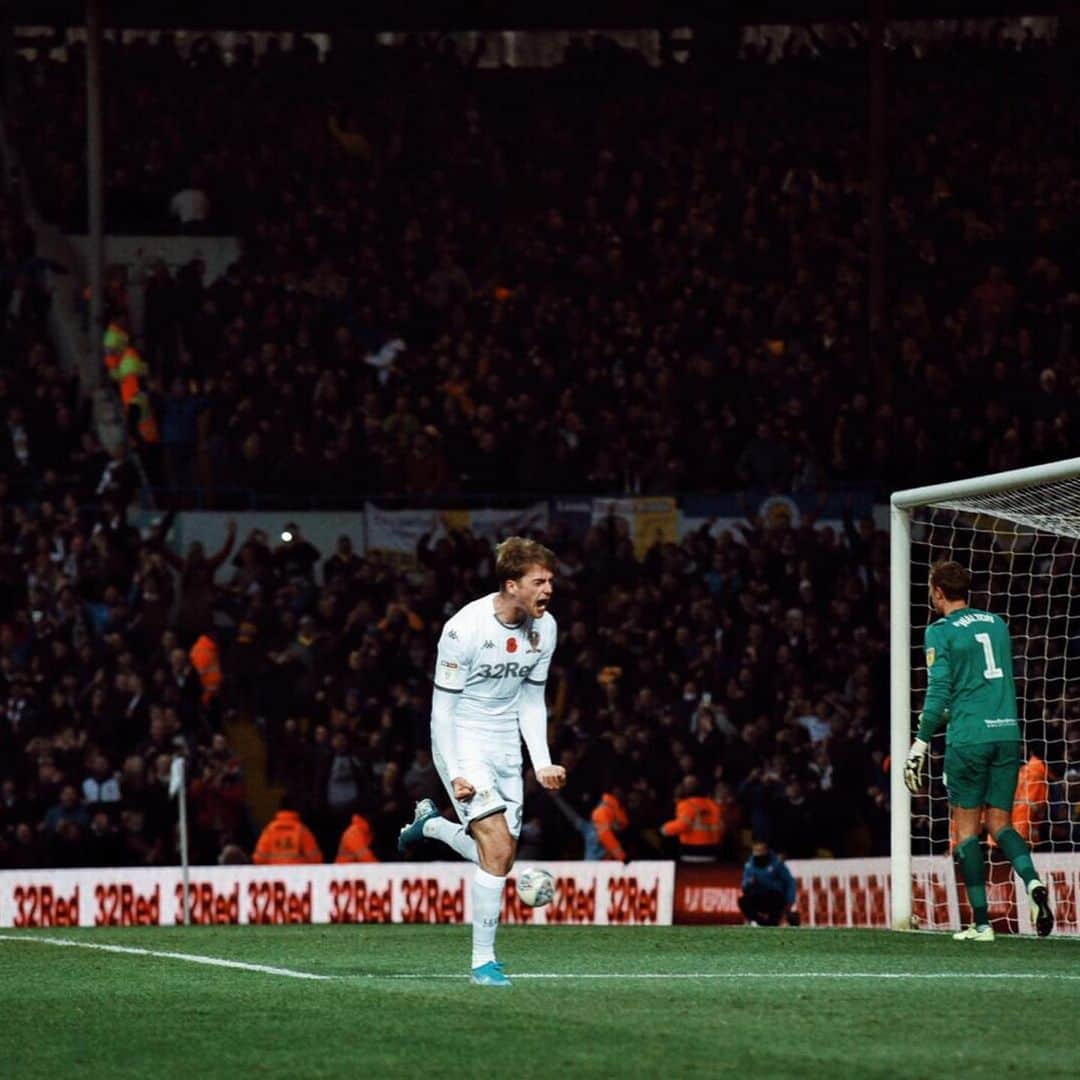 パトリック・バンフォードのインスタグラム：「A picture says a thousand words ❤️🙌🏽 Fans were brilliant once more, see you after the break 💪🏽 #alaw」