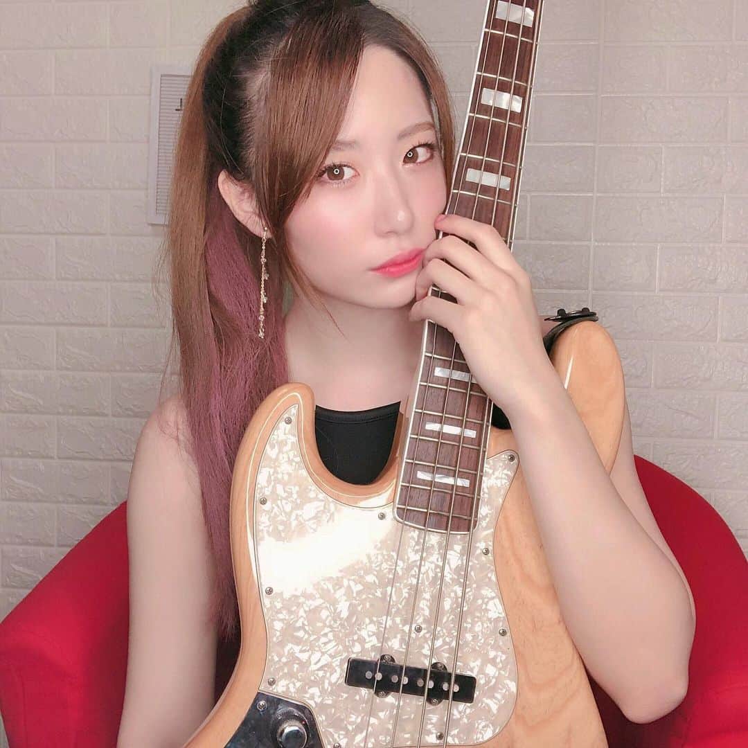 AKARIさんのインスタグラム写真 - (AKARIInstagram)「知らない間に時間経ってた、、 炒飯ちゃんと、食べたからねる！  Twitter➡️akaringobass . . #dailylook #fashion #ootd #music #musician #bass #bassguitar #acdc  #bassist #japanesegirl #japan #follow #pink #koreanfashion #bassgram #groove #slapbass #basssolo #YouTube #youtuber #bass #ベース #ベース女子 #red #akaちゃんねる　#bassgirl」11月10日 4時33分 - akaringobass