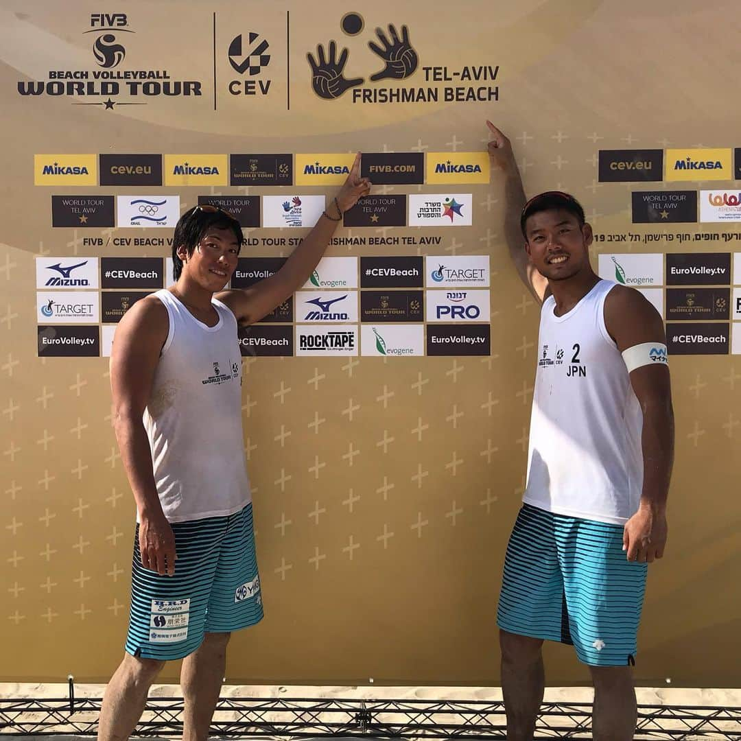 越川優さんのインスタグラム写真 - (越川優Instagram)「FIVB WorldTour 1star in Tel Aviv 9位タイで大会を終えました！ 正直、悔しい負けが2つ… この壁が、今超えないといけない壁！！ 試合にはイスラエル在住の日本人の方々も応援に来てくれて、 #vc長野トライデンツ でプレーした、Alexとさつきも応援に来てくれました😊  ありがとうございました😊  これから次の戦い、メキシコ🇲🇽に向かいます✈️ #横浜メディカルグループ 所属  #ymg  #hrdエンジニア株式会社  #加賀電子株式会社  #株式会社朋栄社  #和興通信工業株式会社  #株式会社かとり  #株式会社デューク  #エルバランスアイズ  #株式会社ドリームオンライン  #gallery2  #claudiopandiani  #volleyballjunky  #ルックスオティカジャパン  #luxotticajapan  #oakley  @oakleyjapan  #有限会社ベストパフォーマンス  @best.performance2002  #酒井医療株式会社  @platform1440  #越川優  #いしかわ観光特使  #yukoshikawa  #beachvolleyball  #ビーチバレー  #tokyo2020  @fivbvolleyball  #池田隼平  #森岡大生」11月10日 5時08分 - yu_koshikawa