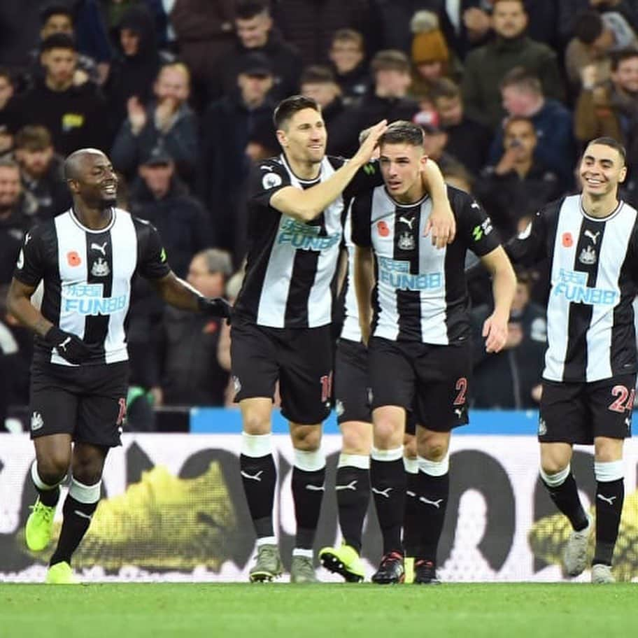 フェデリコ・フェルナンデスさんのインスタグラム写真 - (フェデリコ・フェルナンデスInstagram)「Back to back @premierleague wins. Thanks for the great support @nufc have a good weekend 💪💪 +3 🇦🇷 dos victorias seguidas para seguir sumando, gran trabajo de todo el equipo. 🇮🇹 due partite vinte, grande lavoro di tutta la squadra ⚽️#newcastle #bournemouth #premierleague #upthetoon #stjamespark #nufc」11月10日 5時22分 - federicofernandez89