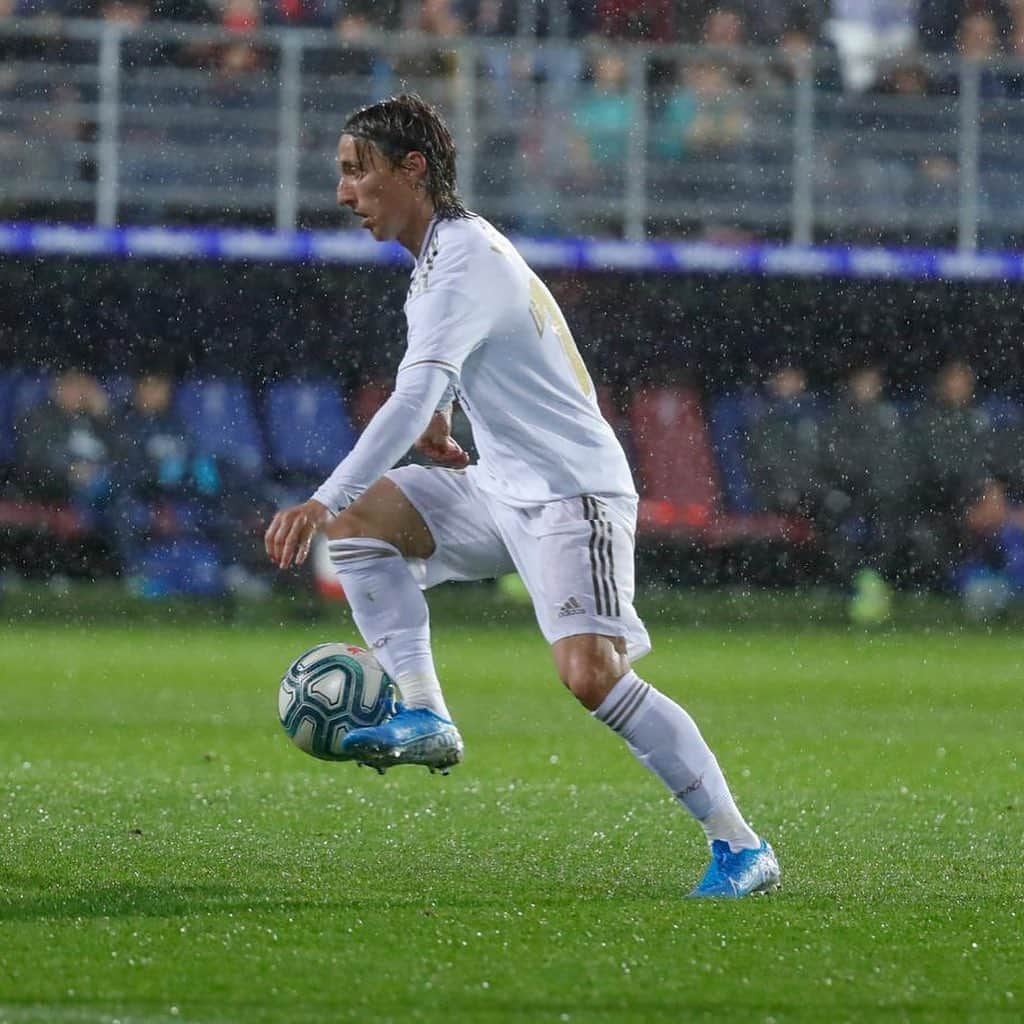 ルカ・モドリッチさんのインスタグラム写真 - (ルカ・モドリッチInstagram)「#HalaMadrid 🔥💪🏻🙏🏻」11月10日 6時17分 - lukamodric10