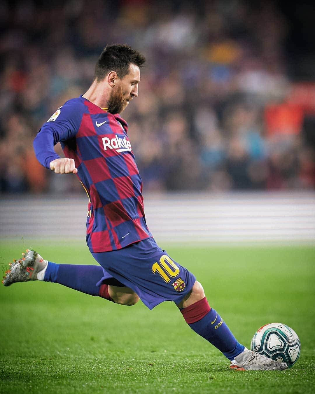 UEFAチャンピオンズリーグさんのインスタグラム写真 - (UEFAチャンピオンズリーグInstagram)「Free-kick 👑❓⁣ ⁣ 🔵🔴 M3ssi ⚽⚽⚽⁣⁣ ⁣ Leo Messi has now scored 52 hat-tricks in his career 👌⁣⁣ ⁣⁣ #UCL #Messi #FCBarcelona」11月10日 6時50分 - championsleague