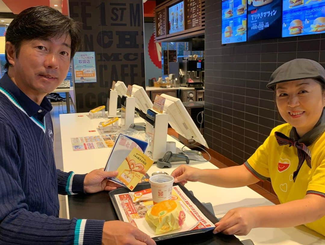 深堀圭一郎さんのインスタグラム写真 - (深堀圭一郎Instagram)「今日は「マックハッピーデー」  重い病気と闘う子供のそばで家族が寄り添えるために、今日は朝マックハッピーセットを食べました。  今日はハッピーセットを買うと50円がドナルド・マクドナルド・ハウスに寄付されるマックハッピーデー。  少し前にもらったミニ募金箱をお店に届けました。  この支援の輪が広がることを願って。  #深堀圭一郎 #ドナルドマクドナルドハウス #マックハッピーデー #ハッピーセット」11月10日 7時02分 - keiichirofukabori