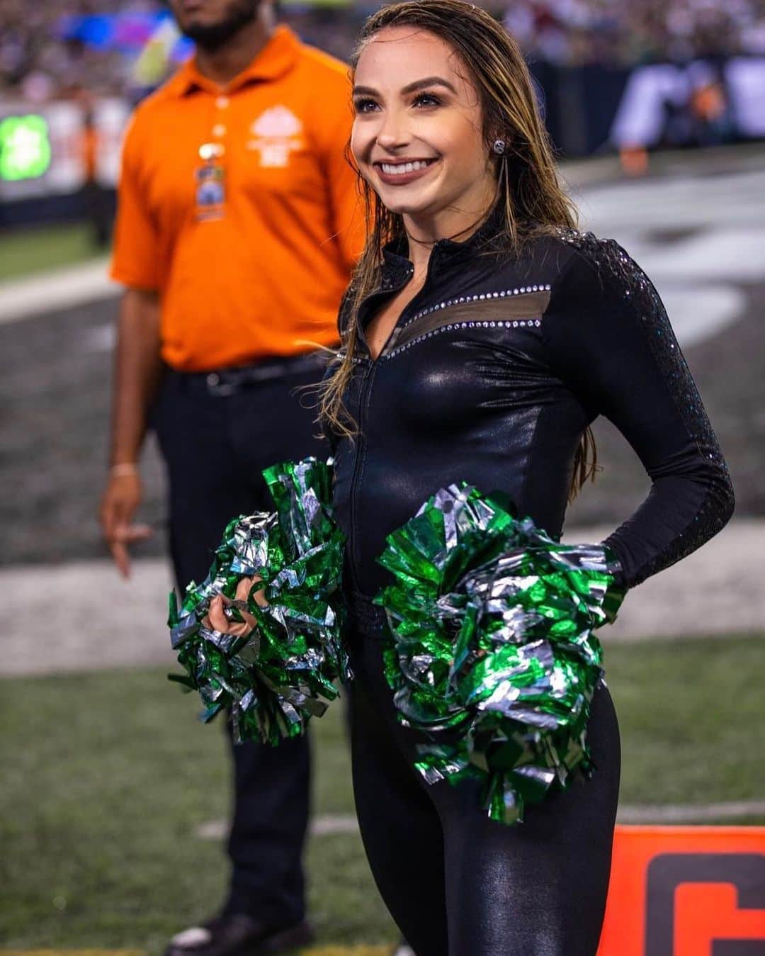 Jets Flight Crewのインスタグラム：「Happy Game Day Eve!  See you tomorrow at Metlife! #SaluteToService」