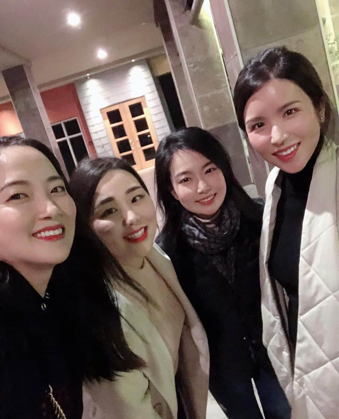 ヘリム・パクさんのインスタグラム写真 - (ヘリム・パクInstagram)「- 우리들의 세번째 GNO💃🏻 @aneunyoung @iambirdpark 언니들 없이도 참 재밌게 놀았다😂 그치만, 언니들 빈자리 느껴지긴 했었다...😢ㅋㅋ @yoomsh 언니 그렇게 떠나지 않았어도 되는데..😭😭 언니 가고 우리 세시간동안 웃다울다 제일 마지막 손님 된고 실화...?🤣 같은 육아동지 이지만, 참 배울게 많고 멋지고 착하고 예쁜 언니 동생들❤️ 우리들 너무너무 좋다💕 . . . #셉템브레 #시애틀맘 #육아동지 #황금개띠맘 #girlsnightout」11月10日 7時44分 - iam_hyepark