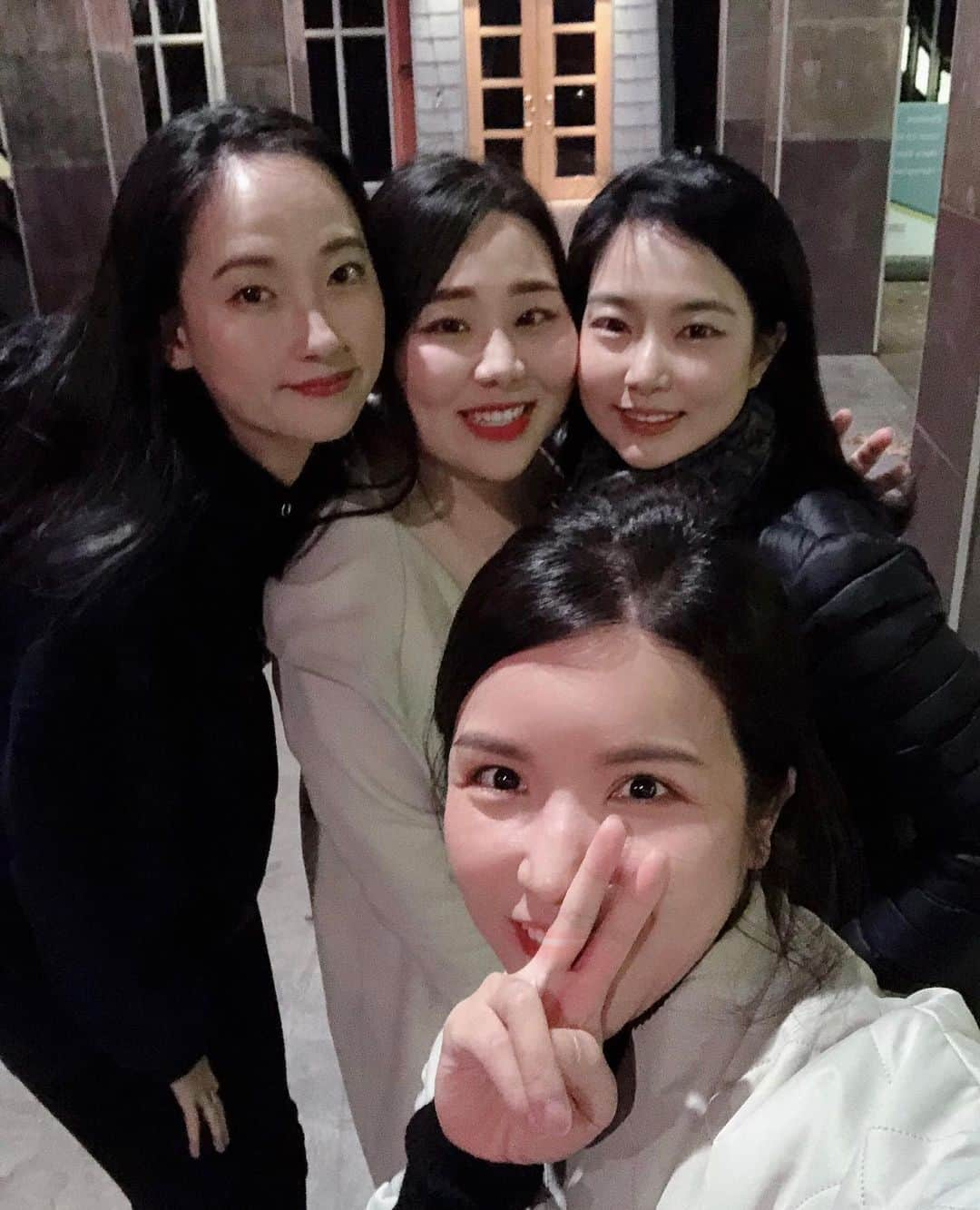 ヘリム・パクさんのインスタグラム写真 - (ヘリム・パクInstagram)「- 우리들의 세번째 GNO💃🏻 @aneunyoung @iambirdpark 언니들 없이도 참 재밌게 놀았다😂 그치만, 언니들 빈자리 느껴지긴 했었다...😢ㅋㅋ @yoomsh 언니 그렇게 떠나지 않았어도 되는데..😭😭 언니 가고 우리 세시간동안 웃다울다 제일 마지막 손님 된고 실화...?🤣 같은 육아동지 이지만, 참 배울게 많고 멋지고 착하고 예쁜 언니 동생들❤️ 우리들 너무너무 좋다💕 . . . #셉템브레 #시애틀맘 #육아동지 #황금개띠맘 #girlsnightout」11月10日 7時44分 - iam_hyepark