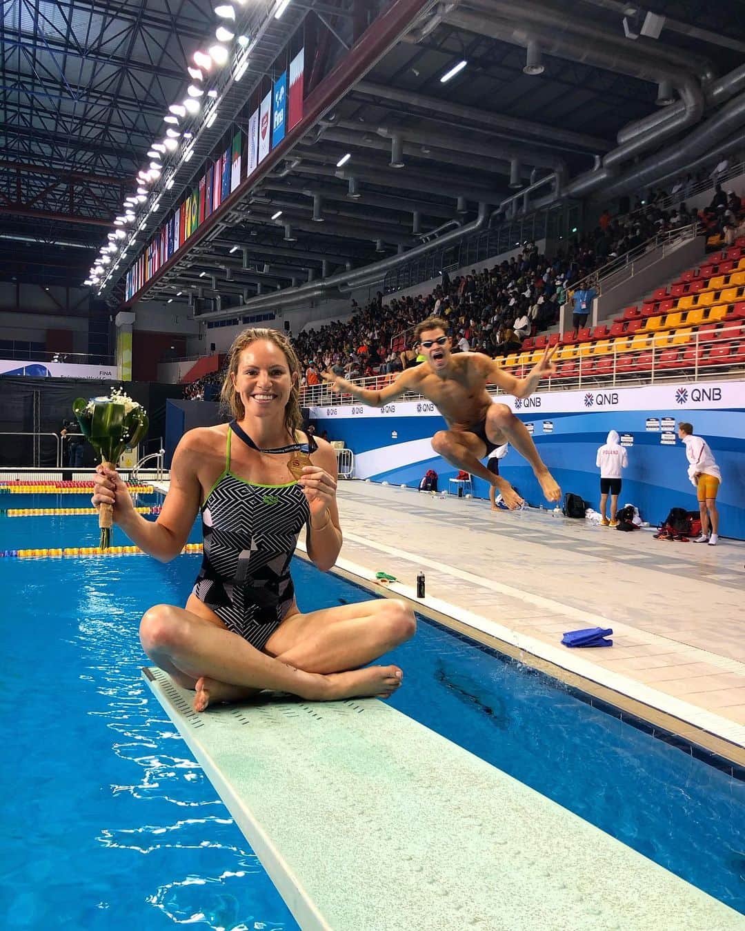エミリー・シーボームのインスタグラム：「❤️ of gold. But also the medal is gold!  #swimming #athlete #swc19 #doha #travel #water #gold」