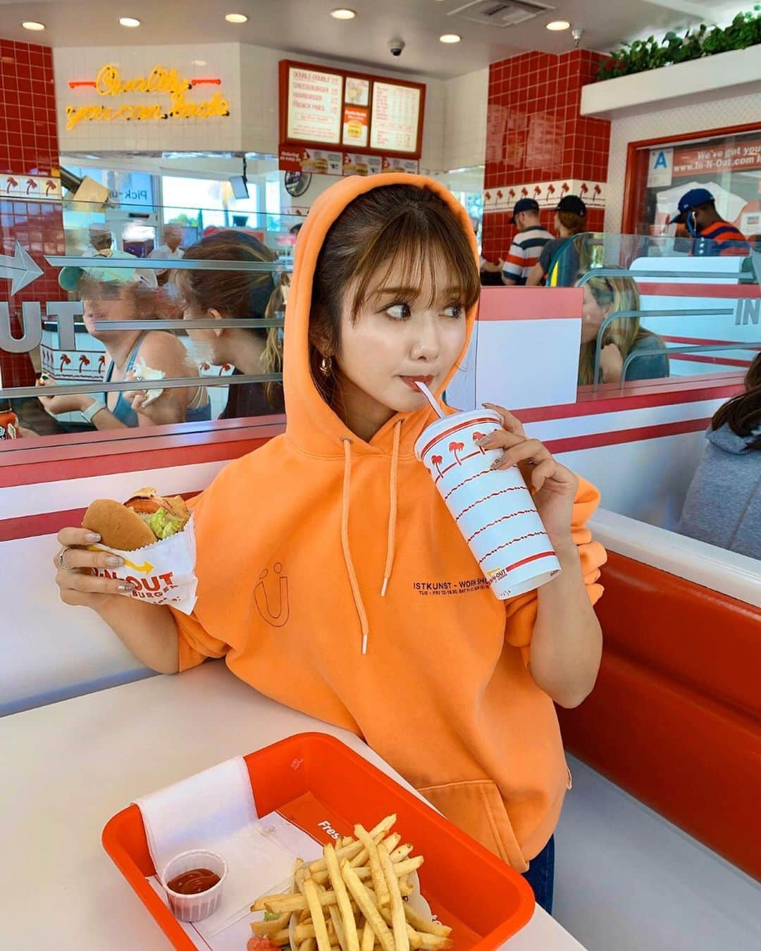 一木美里さんのインスタグラム写真 - (一木美里Instagram)「𝙸𝙽-𝙽-𝙾𝚄𝚃🍔🍟❤️ sweat #istkunst  念願のハンバーガー、おいしくて幸せ、愛しのポテトも食べました😋満足❤️ . . #MillyLosAngeles#LosAngeles#travel#trip#旅行#ロサンゼルス#ロサンゼルス旅行#여행#여행스타그램 #inandoutburger#burger」11月10日 13時35分 - misato_ichiki