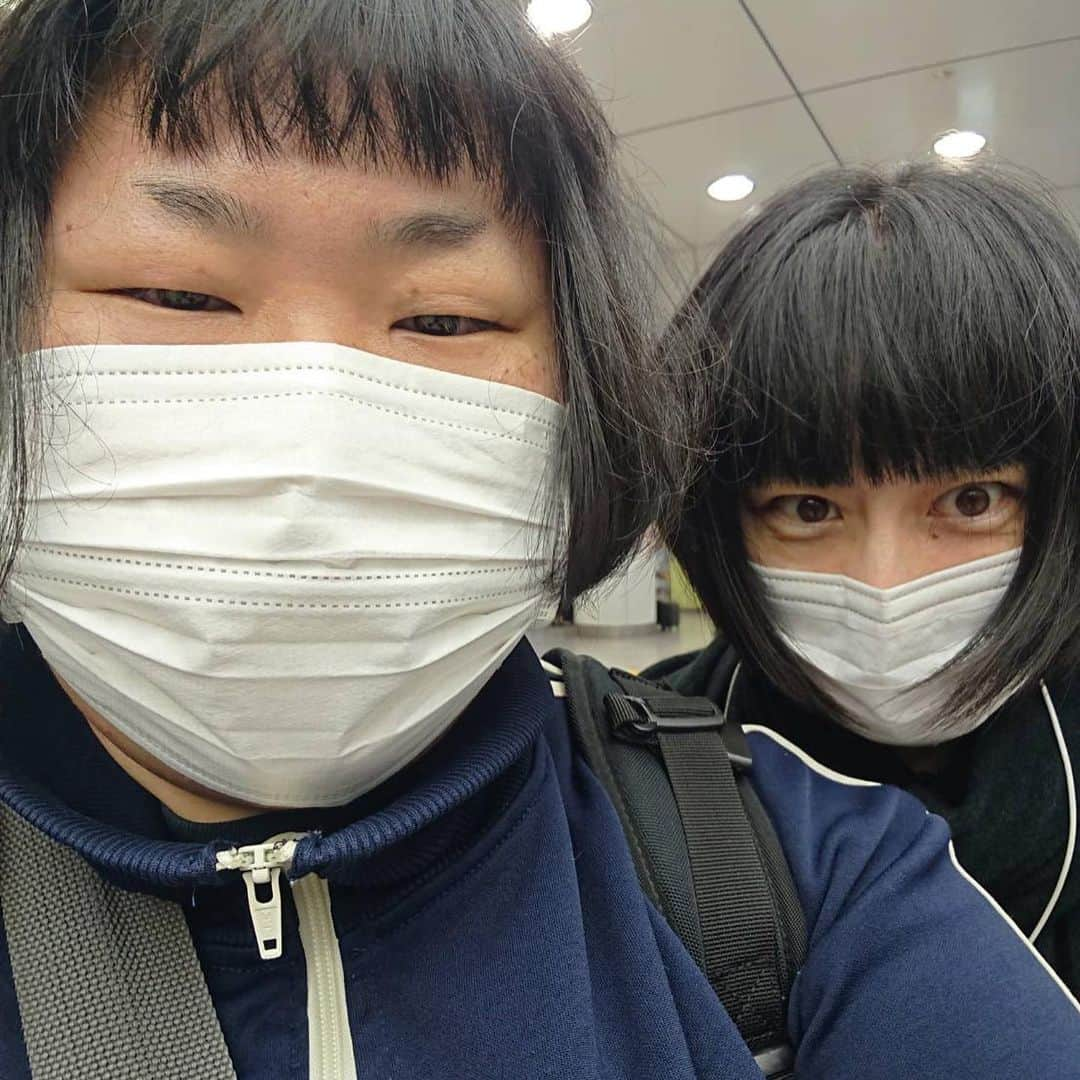 鳥居みゆきさんのインスタグラム写真 - (鳥居みゆきInstagram)「東京駅でばったりヨガ部の女子に遭遇 二人でオーガニックココア飲む 意識高め行動 オガジョ #安藤なつ #ヨガ部」11月10日 8時11分 - toriimiyukitorii