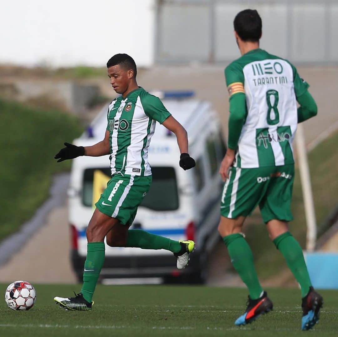 アデルラン・サントスのインスタグラム：「Parabéns a toda a equipe pela a vitória!!! Grande entrega e sacrifício!! Seguimos forte💚💚💚💚」