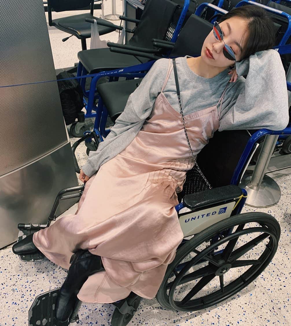 のインスタグラム：「Airport outfit.  @casa_fline」