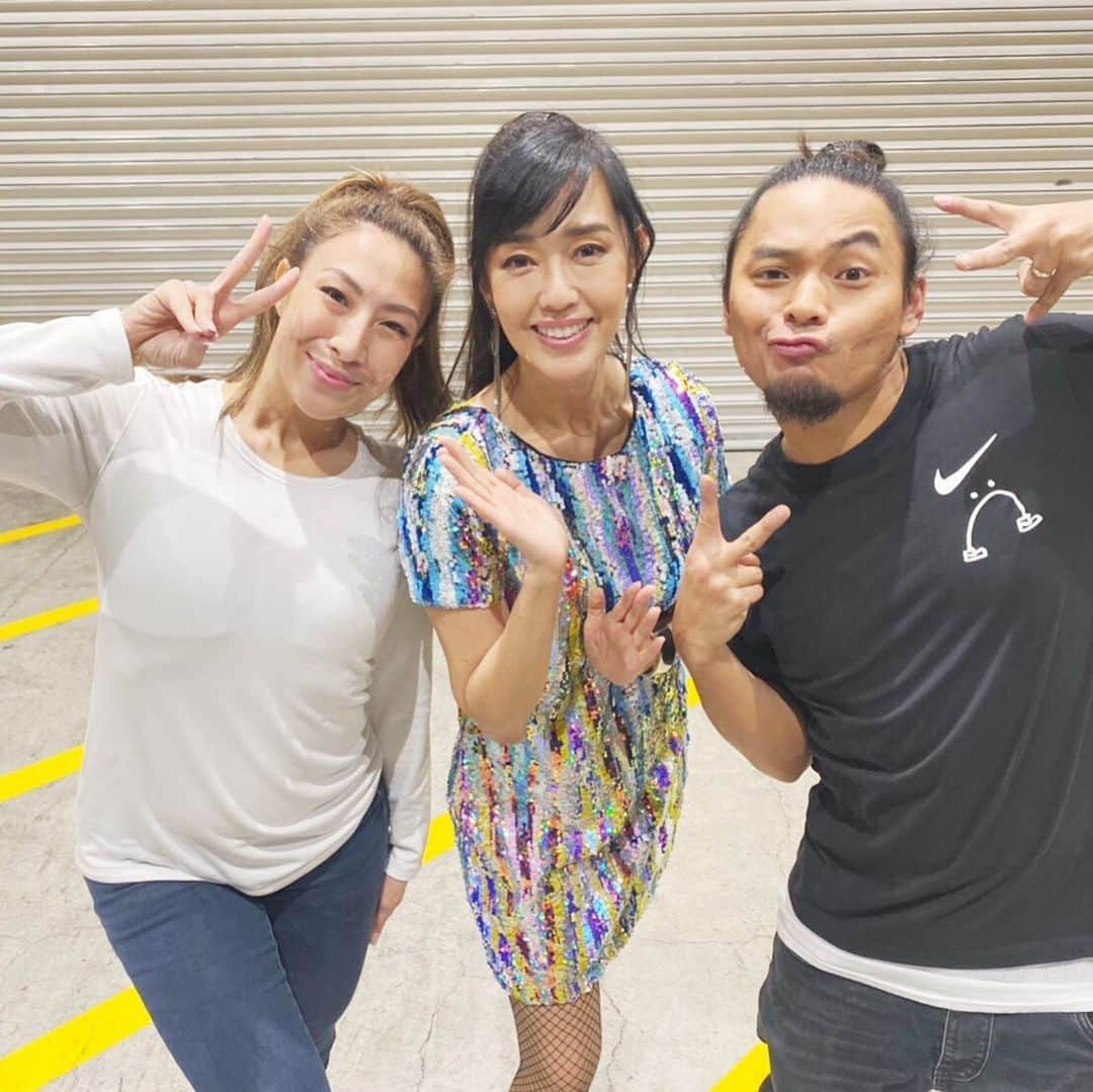 のインスタグラム：「Love love ❤️ these two!! Always giving off positive vibes!! Thank you for a fabulous choreography and dance Prince and Madelle on Na-Tsu-I-Ro-No-Nancy (Summer Nancy)  #princepaltuob #madellepaltuob #zumba #asiazumbacofeeence2019 #夏色のナンシー #zin83」