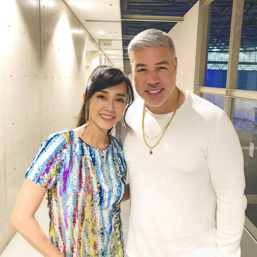 のインスタグラム：「Finally got to meet Ray El I geniero!! 🌟🌟🌟🌟🌟Thank you for the wonderful music you produced on my song!! Na-Tsu-I-Ro-Nancy (Summer Nancy) 🌈🌈🌈 #rayelingeniero #zumba #asiazumbaconference2019 #夏色のナンシー」