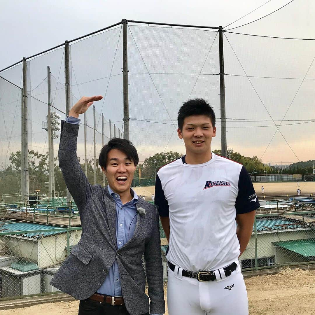 服部優陽さんのインスタグラム写真 - (服部優陽Instagram)「⚾️﻿ 服部(168cm)「めちゃくちゃ大きいですね…」﻿ 井上選手(187cm)「背の順はずっと1番後ろです笑」﻿ 服部「筋肉もすごい」﻿ 井上選手「坂本(誠志郎)さんの胸板の方がすごかったです」﻿ ﻿ 阪神のドラフト2位・#井上広大 選手にインタビュー！﻿ ﻿ 服部「1年目の目標にする数字は？」﻿ 井上選手「ホームラン㊙️㊙️本です」﻿ ﻿ 初めて！﻿ 具体的な数字をインタビューで語ってくれました！﻿ ﻿ #報道ランナー 11/11(月)18:40頃〜﻿ #おしゃべりスタジアム で放送予定です！﻿ ⚾️﻿ #履正社  #tigers #hanshin #hanshintigers #とらほー #阪神タイガース #toraco  #甲子園 #タイガース #虎党 ﻿ #高校野球 #甲子園 #夏の甲子園 #甲子園球場 #阪神甲子園球場 #第101回全国高校野球選手権大会 #新たに刻むぼくらの軌跡﻿」11月10日 9時32分 - hattori.yuhi_ktv