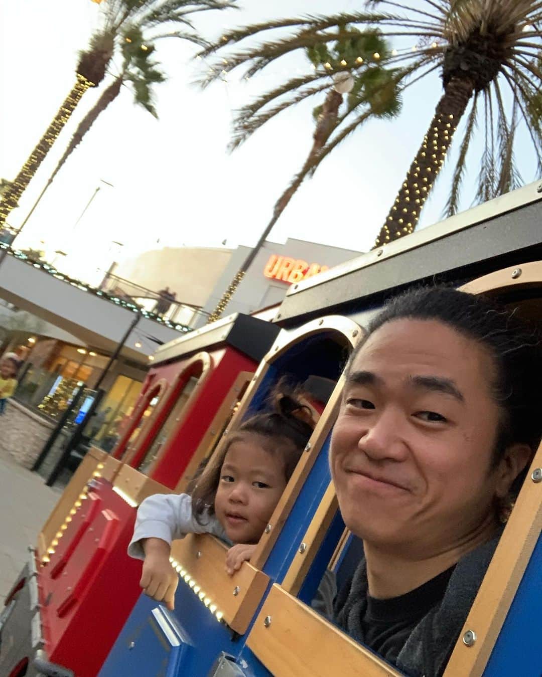 Jaeyoon Choiのインスタグラム：「👨 👶」