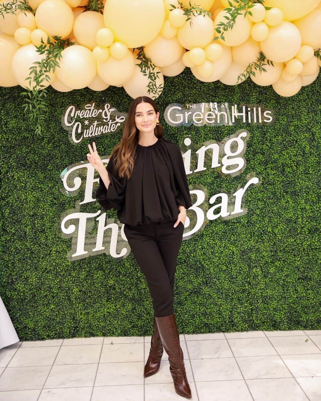 リリー・オルドリッジさんのインスタグラム写真 - (リリー・オルドリッジInstagram)「What an amazing experience speaking at the Create & Cultivate pop-up event tonight in Nashville! We chatted all things beauty, fragrance & female entrepreneurship 👊🏽💕 Thanks @sacha.strebe for being so wonderful &  @createcultivate for having me 🖤 @mallatgreenhills #RaisingTheBar」11月10日 10時08分 - lilyaldridge