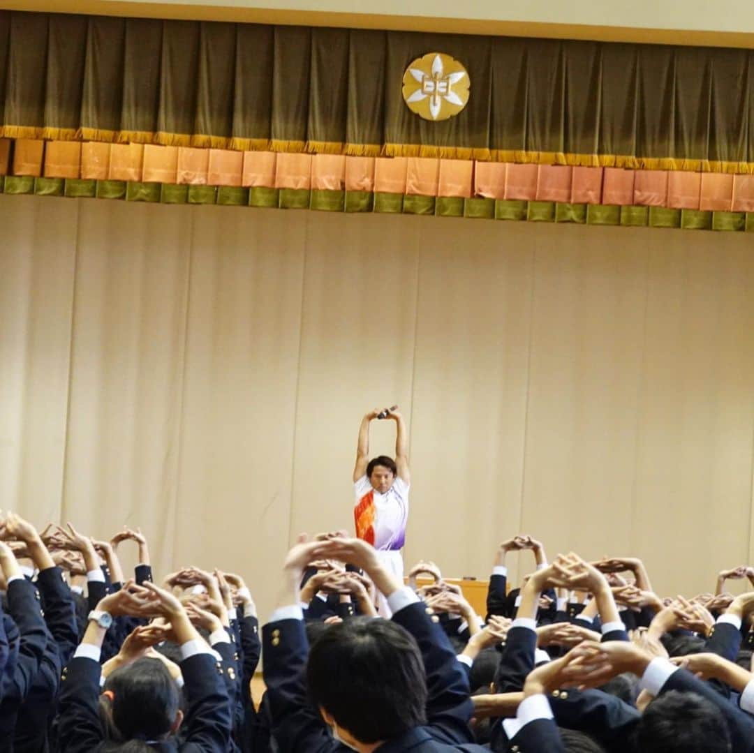池谷幸雄さんのインスタグラム写真 - (池谷幸雄Instagram)「創立20周年記念で、稲城市立稲城第六中学校で講演させて頂きました。  2時間近くの長い講演でしたが、みんな一生懸命聞いてくれました。  稲城第六中学校の皆様、創立20周年おめでとうございます。  ありがとうございました。  #稲城市 #稲城第六中学校 #講演 #中学生 #創立20周年 #池谷幸雄」11月10日 10時22分 - yukio_iketani