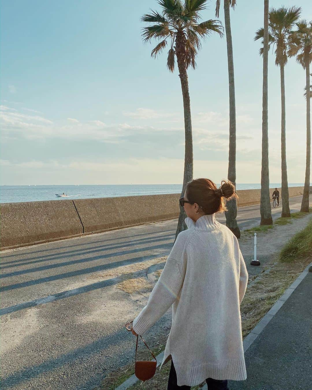 中川珠里さんのインスタグラム写真 - (中川珠里Instagram)「. いよいよ寒くなってきた🌬 苦手なハイネックにことしは挑戦してる。 ウール100%はやはり暖かい☺️ 久しぶりに逗子drive。  #audreyandjohnwad #landwards  #ランドワーズ#ootd#COORDINATE @landwards_ec @audreyandjohnwad」11月10日 10時30分 - juri1104