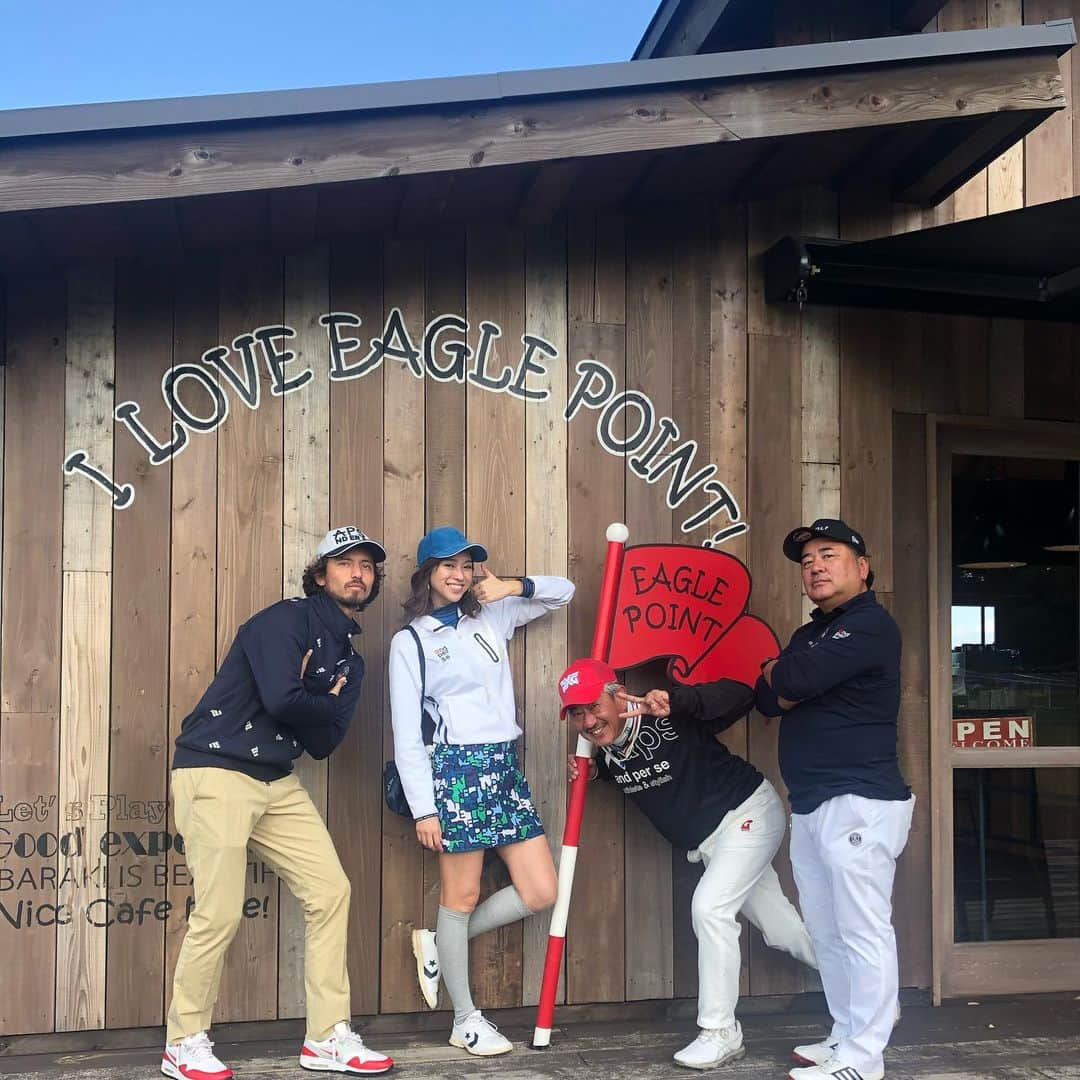 紺野ゆりさんのインスタグラム写真 - (紺野ゆりInstagram)「⛳️ 2018年からモデルをさせて頂いている 『and per se』のコンペに参加してきました☆ 一緒にモデルをしているパトさんと、 お客様と一緒にラウンド♫ 初めましてでドキドキでしたが、 チームワークぴったりで、チーム賞get〜😆😆✨ この季節のゴルフは最高♡ コンペは色んな方と仲良くなれるので楽しいです。 来月もいくつかコンペのお仕事入ってるので楽しみ💕 * * #yurigolf🦋 * * #golf#andperse#アンパスィ #アンパスィゴルフ#ゴルフコンペ#ゴルフウェア#golfwear#リュウソウジャー#リュウソウブラック #騎士竜戦隊リュウソウジャー#イーグルポイントゴルフクラブ」11月10日 10時39分 - yuri_konno_official