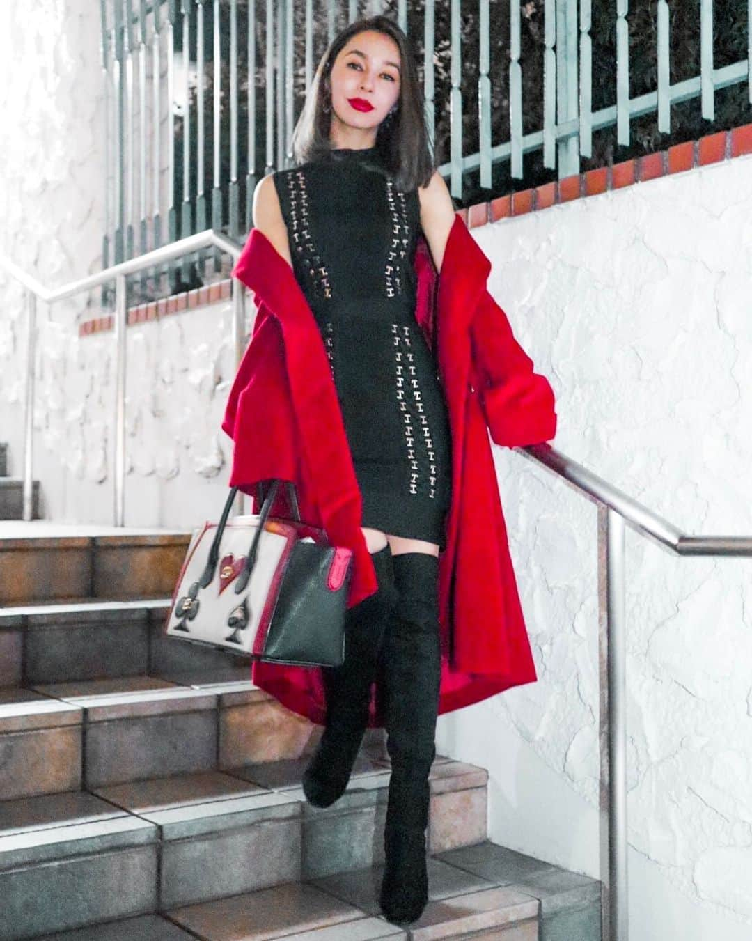 Gabrielaさんのインスタグラム写真 - (GabrielaInstagram)「🧙‍♀️ #Ootd #Lookdodia #コーデ . . . . #ootn #redcoat #bally #lookdanoite #winterootd #fashioista #ナイトコーデ　#バリ　#バッグ　#赤コート　#marciano」11月10日 11時05分 - rkgabriela