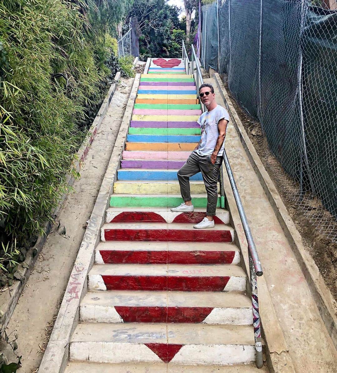 scottlippsさんのインスタグラム写真 - (scottlippsInstagram)「Discovered these #love stairs today while exploring #silverlake What the world needs more of #loveis #cali」11月10日 11時28分 - scottlipps
