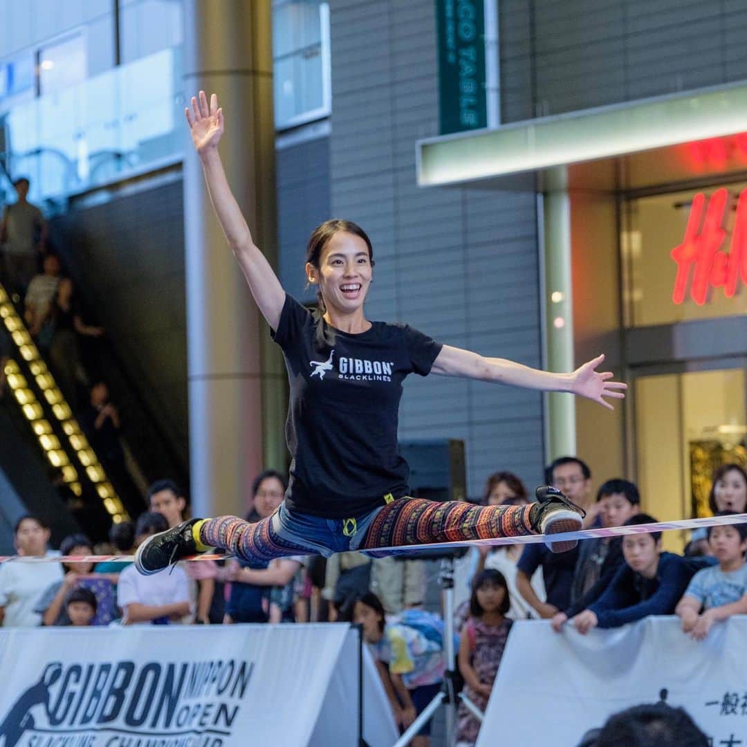 福田恭巳のインスタグラム：「第10回日本オープンスラックライン選手権 福田 恭巳 4位入賞  I participated in the 10th Nippon Open Slackline Championship.  I started practicing 8 months after childbirth and only 4 months have passed, but my goal was to participate in this competition.  The result was 4th place!! Thank you all for supporting me!! @gibbonslacklines  @karadafactory  @five.beauty3535  #スラックライン #slackline #slacklife #ママアスリート #産後スラックライン #体幹 #バランス #産後1年 #女の子ママ #ヨガ #ピラティス #gibbonslacklines #カラダファクトリー」