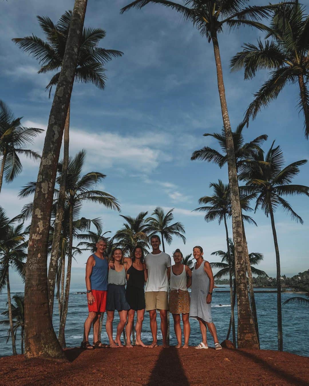 Zoe Ballantyneさんのインスタグラム写真 - (Zoe BallantyneInstagram)「As kids we begged and pleaded for mum and dad to take us overseas. We wanted to get our hair braided in Fiji like all the cool cats at school and ride the roller coasters at Aussie theme parks. Instead, we got a triple bunkbed cabin in Rotorua every winter #kiwiasbro. Mum and dad promised when Sasha turned 13 they would take us overseas. Well, Sasha just turned 23 and finally, here we are, as one big fappy hamily, in Sri Lanka. Worth the wait I reckon. #heartfullasfuck #classicinstashot #srilanka」11月10日 11時44分 - zoeballantyne