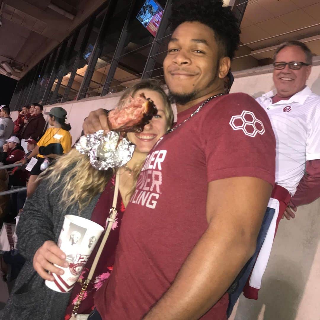 ブレナ・ダウエルのインスタグラム：「Which do you think he loves more...me or the turkey leg?」