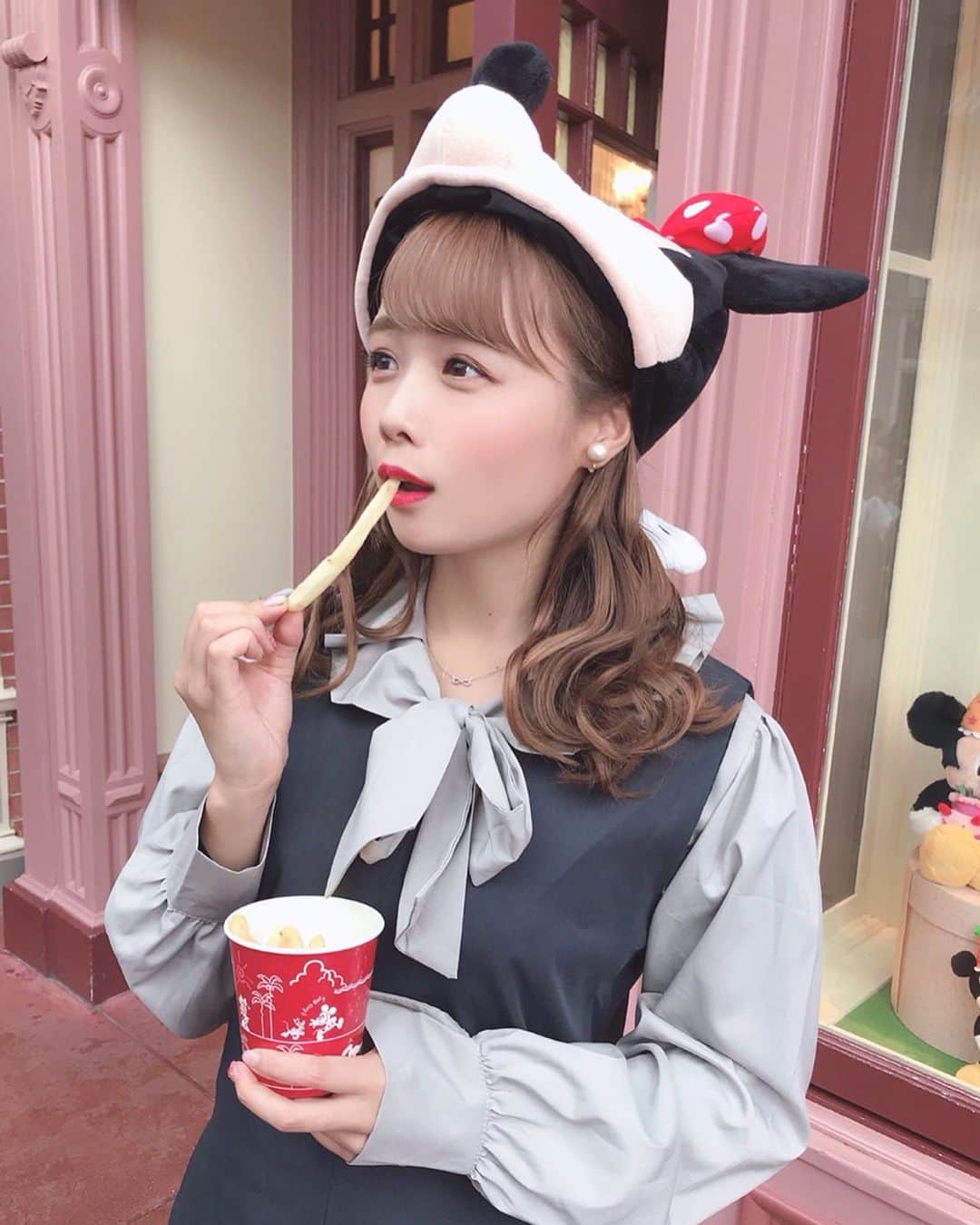 のインスタグラム：「. . ミニーちゃんのファンキャップ🐭💗 冬はたくさん被りたい☺️！！ . . . 👗セットアップ @_cuute_shop_ . . . . #tokyodisneyland #disneyland #disney #tdl #ディズニーランド #ディズニー #ディズニーバウンド #minniemouse #ミニーちゃん #cuute#cuutecode#ootd#coordinate#プチプラファッション#韓国ファッションサイト#オルチャンファッション #love #instagood」