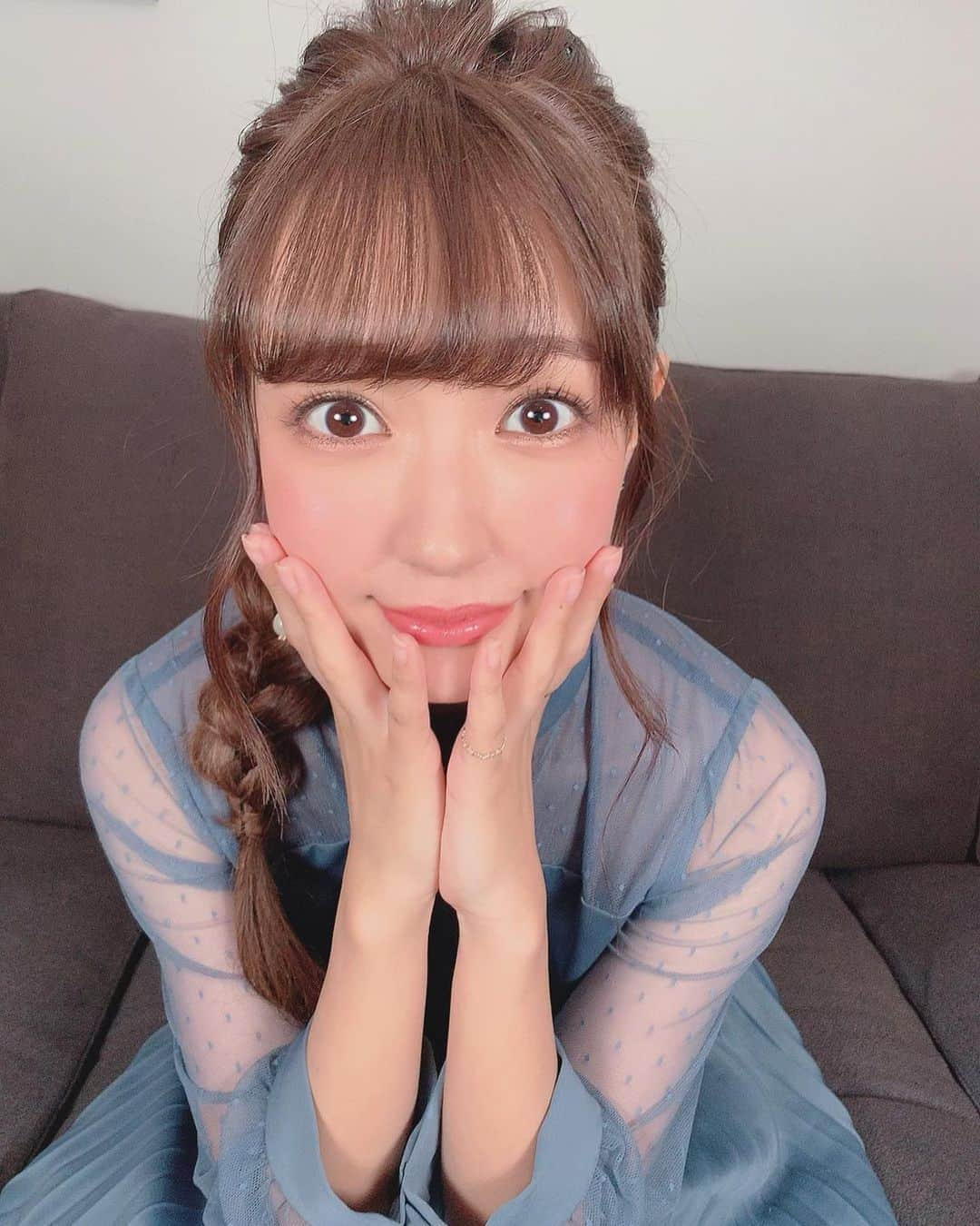 荻野可鈴さんのインスタグラム写真 - (荻野可鈴Instagram)「、 24歳のお誕生日パーティー きてくれたみんなありがとう🥺 本当は10月12日の当日開催だったのに 台風で延期になっちゃって やっと昨日できました！！！ そしてやっと開催できたから お誕生日インスタ更新できました！！！！ これはちょっと言い訳です。笑 今年は珍しくブルーのドレス…👗💗」11月10日 21時18分 - karin_ogino