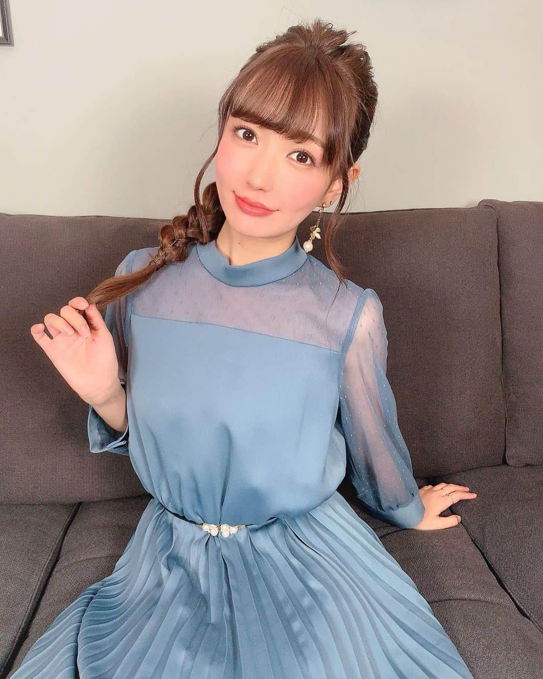 荻野可鈴さんのインスタグラム写真 - (荻野可鈴Instagram)「、 24歳のお誕生日パーティー きてくれたみんなありがとう🥺 本当は10月12日の当日開催だったのに 台風で延期になっちゃって やっと昨日できました！！！ そしてやっと開催できたから お誕生日インスタ更新できました！！！！ これはちょっと言い訳です。笑 今年は珍しくブルーのドレス…👗💗」11月10日 21時18分 - karin_ogino