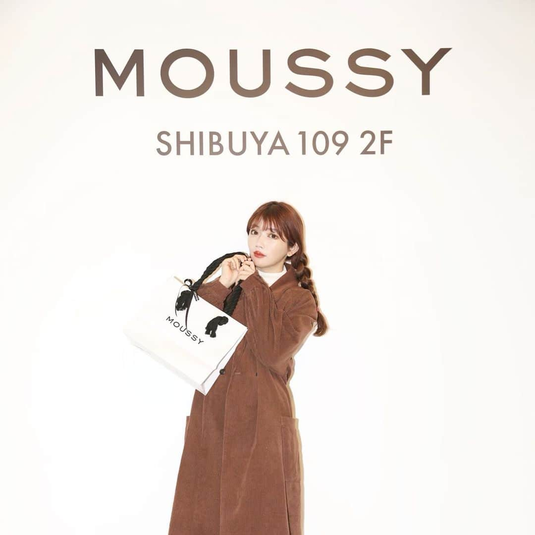 MICさんのインスタグラム写真 - (MICInstagram)「SHIBUYA109のリニューアルオープンした MOUSSY に行ってきたよʕʘ̅͜ʘ̅ʔ . かわいいアウターゲットしたから また載せます❤︎ . . . #MOUSSY #渋谷　#渋谷109 #マウジー　#リニューアルオープン  #MOUSSY_PR #shibuya  @moussyofficial」11月10日 21時18分 - micmofmof