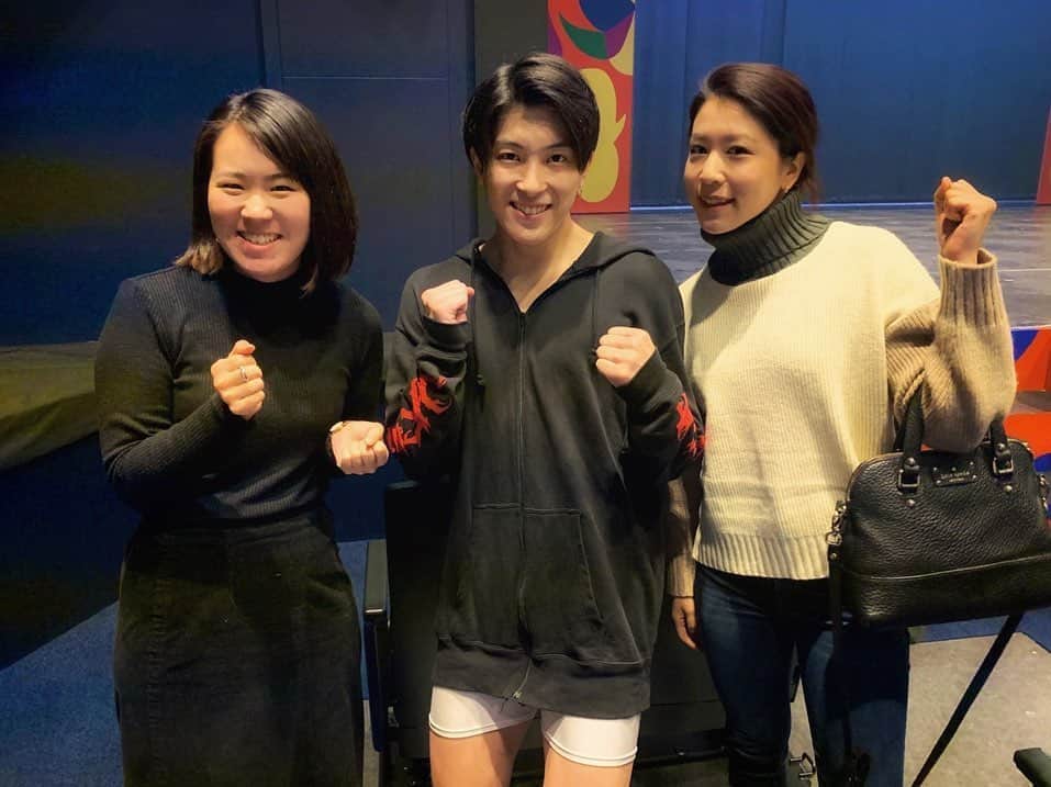 村元哉中のインスタグラム：「タネも仕掛けも筋肉だ💪🏼🔥 ひょうえんずファミリー 真太郎くん出演！！！ 舞台観劇パート2✌🏻in大阪！ 人間の身体能力に感動、、、 ノンバーバルミュージカル！ 笑いありの超人パフォーマンスでした！！👀👏🏻 ⠀  #ひょうえんず #ENERGY笑う筋肉2 #筋トレ頑張ろっ。笑」