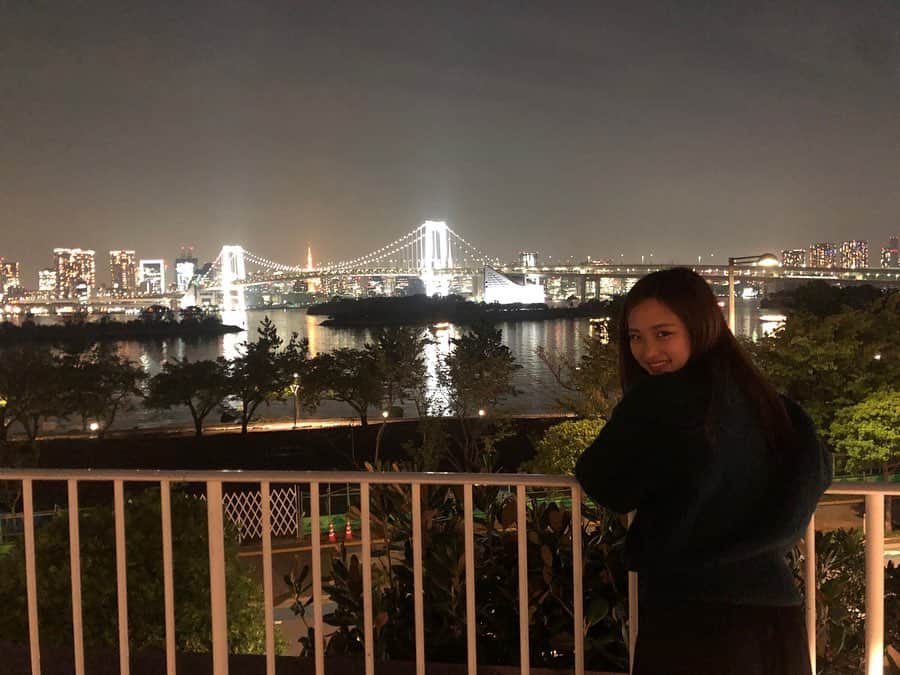 石井美音奈のインスタグラム：「こないだお台場のヒルトンでご飯食べてきたよーーー  美味しかった🥴 夜景も一緒に見ながら食べれて幸せ〜✨ #ヒルトン #hilton #ヒルトン東京 #hiltontokyo #ヒルトン東京お台場 #お台場 #夜景 #夜景が綺麗  #ディナー」