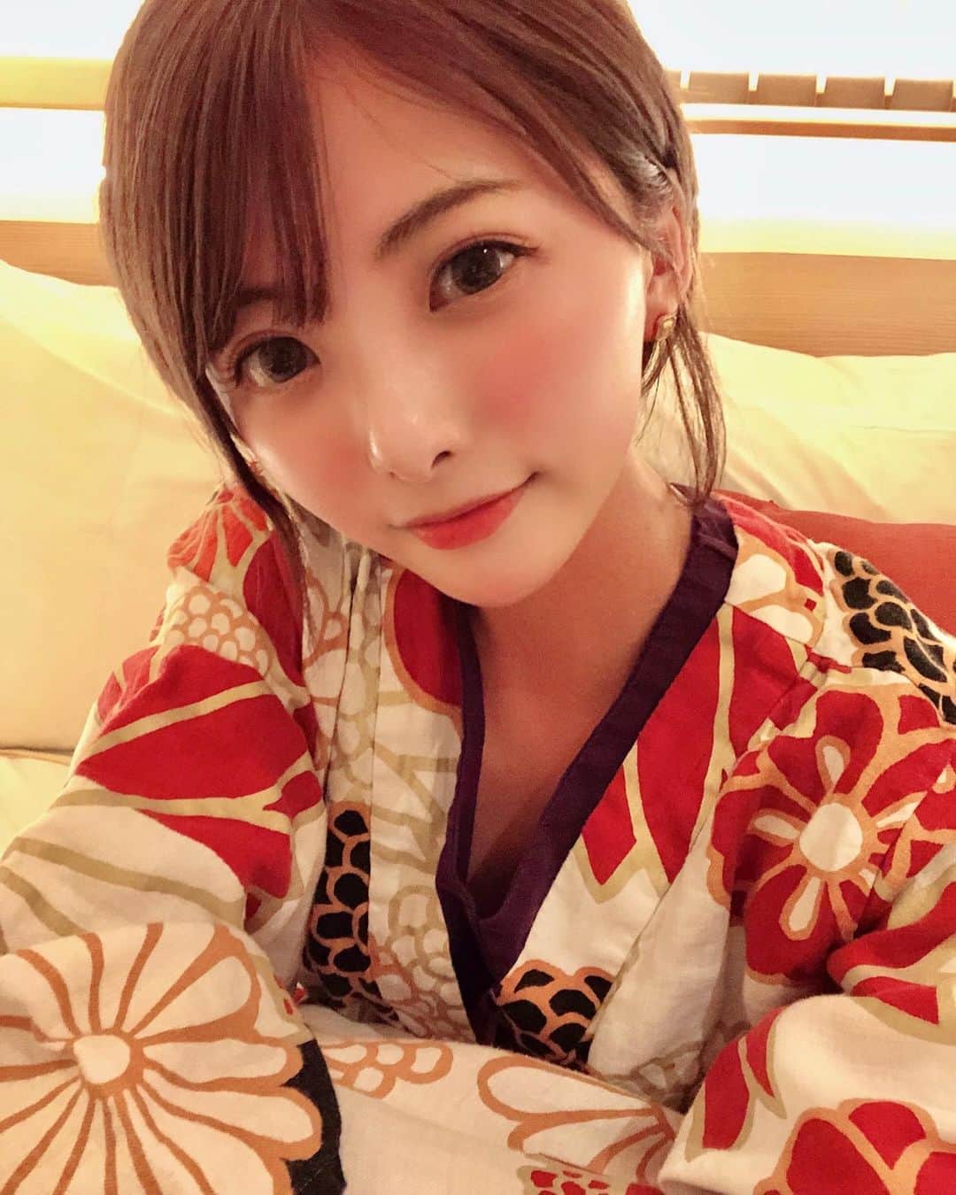 岡田栞奈のインスタグラム：「ほろ酔い😚💓 #箱根 #温泉 #旅館 #浴衣  #浴衣女子 #博多女子 #記念日 #弾丸旅行  #家族旅行 #らぶ」