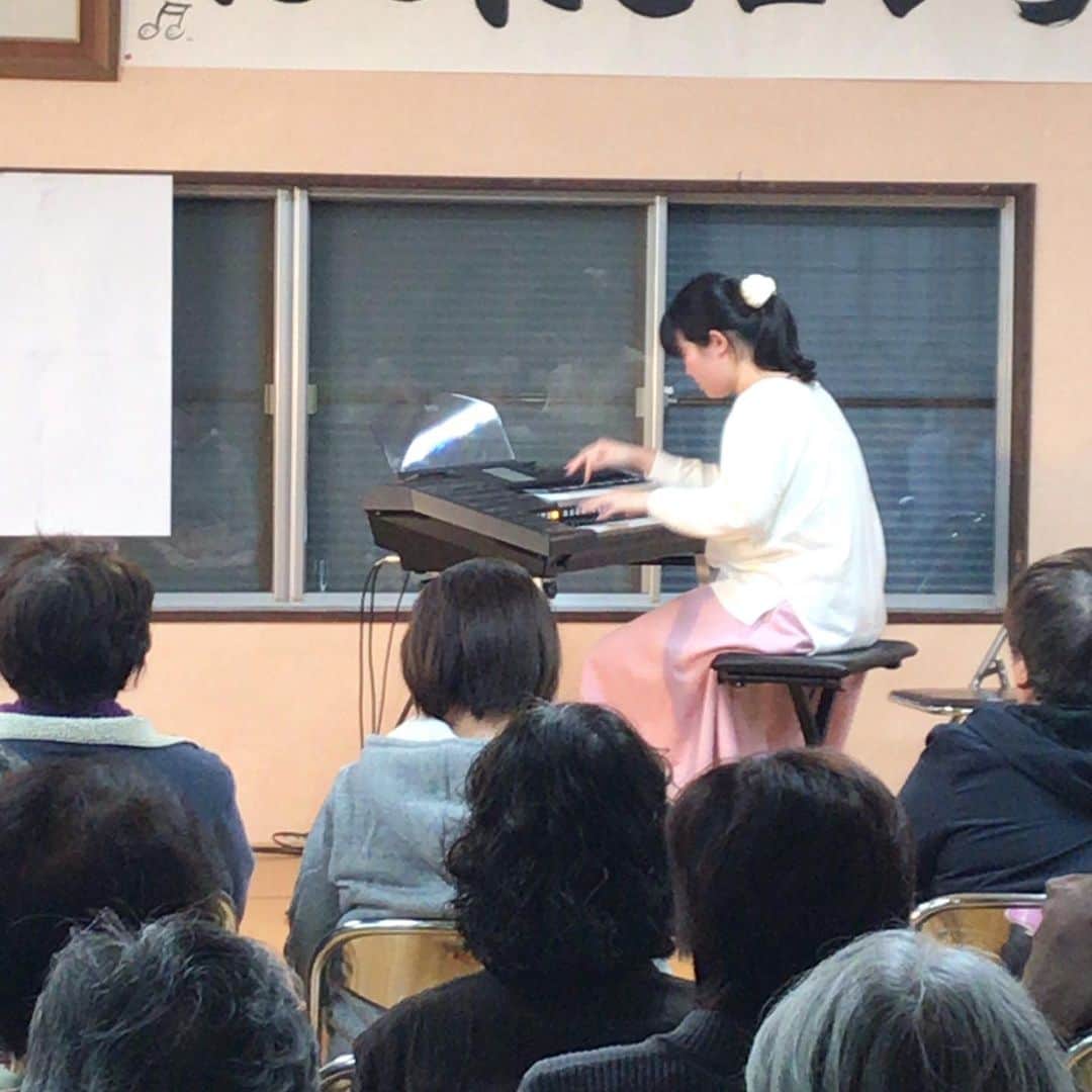福岡女子短期大学さんのインスタグラム写真 - (福岡女子短期大学Instagram)「@音楽科 11月9日(土)に太宰府市東ヶ丘公民館で行われた東ヶ丘区音楽祭に音楽科電子オルガン専修学生の6名が参加し地域交流コンサートを行いました。  学生達は楽しんで頂けるようにバラエティー豊かに選曲したプログラムを披露。当日は80名近くの方がお越しになり、午後のひと時を音楽で楽しまれていました。 . #福岡女子短期大学 #福女短 #福岡 #女子短 #音楽科 #福岡女子短期大学音楽科 #音楽好きな人と繋がりたい #コンサート #演奏会 #音楽人 #音楽家 #イベント #福岡イベント #電子オルガン #エレクトーン #地域交流 ========[ 資料請求 ]======== ． 福岡女子短期大学の資料請求（大学案内・入試要項など）を無料送付中です。お気軽に申し込みください。 . 子ども学科/健康栄養学科 音楽科/文化教養学科 ． 福岡女子短期大学 住所：福岡県太宰府市五条四丁目16番1号 tel：092-922-4034（代表） 092-922-1491（入試広報課） . ==== ========== ======」11月10日 21時45分 - fukuoka_wjc