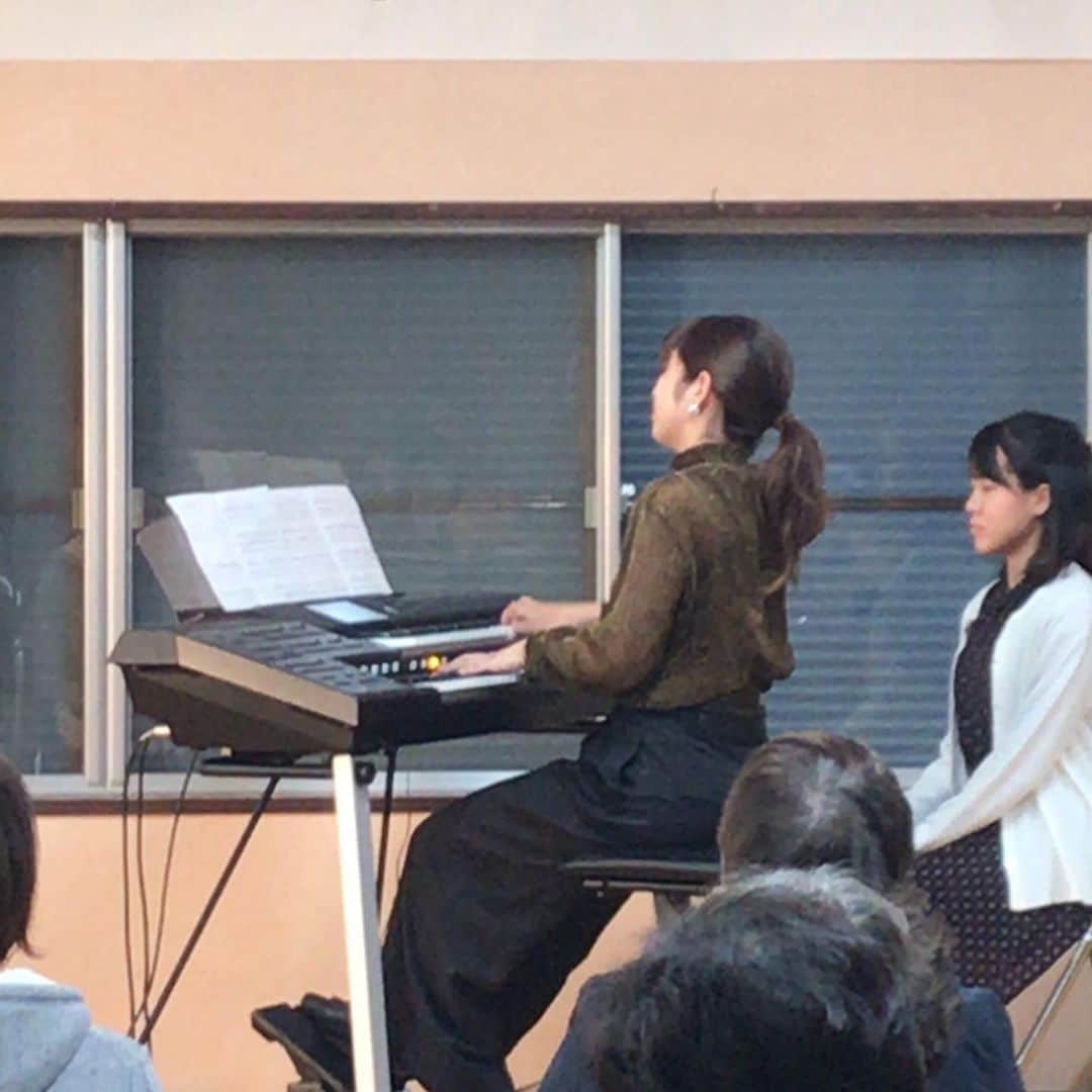 福岡女子短期大学さんのインスタグラム写真 - (福岡女子短期大学Instagram)「@音楽科 11月9日(土)に太宰府市東ヶ丘公民館で行われた東ヶ丘区音楽祭に音楽科電子オルガン専修学生の6名が参加し地域交流コンサートを行いました。  学生達は楽しんで頂けるようにバラエティー豊かに選曲したプログラムを披露。当日は80名近くの方がお越しになり、午後のひと時を音楽で楽しまれていました。 . #福岡女子短期大学 #福女短 #福岡 #女子短 #音楽科 #福岡女子短期大学音楽科 #音楽好きな人と繋がりたい #コンサート #演奏会 #音楽人 #音楽家 #イベント #福岡イベント #電子オルガン #エレクトーン #地域交流 ========[ 資料請求 ]======== ． 福岡女子短期大学の資料請求（大学案内・入試要項など）を無料送付中です。お気軽に申し込みください。 . 子ども学科/健康栄養学科 音楽科/文化教養学科 ． 福岡女子短期大学 住所：福岡県太宰府市五条四丁目16番1号 tel：092-922-4034（代表） 092-922-1491（入試広報課） . ==== ========== ======」11月10日 21時45分 - fukuoka_wjc