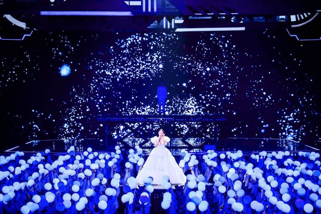 アイーダ・ガリフッリーナさんのインスタグラム写真 - (アイーダ・ガリフッリーナInstagram)「At times like this, it is so hard to describe emotions... I’ve only ever felt like before this at the World Cup...!!! What an occasion of a lifetime!!! I am so thankful to my team @askonasholt and to Alibaba for inviting me and making this dream true!!! And to the wonderful Artist and my new friend  @ayungamusical ❤️ for this amazing collaboration 🌟!!! @livenationchina incredible dress by @humariffofficial make up and hair by @lukashmake #aliexpress ———————————————————————————-В такие моменты сложно описать эмоции ... Наверное похожие на те, что я испытывала во время выступления на Чемпионате Мира ... !!! Невероятно !!! Я так благодарна моей команде @askonasholt и Alibaba за приглашение и реализацию этой мечты !!! И замечательному Артисту и моему новому другу ❤️@ayungamusical за эту удивительное коллаборацию 🌟 !!! @livenationchina невероятное платье от @humariffofficial MUA & Hair @lukashmake #aliexpress」11月10日 21時51分 - aidagarifullina