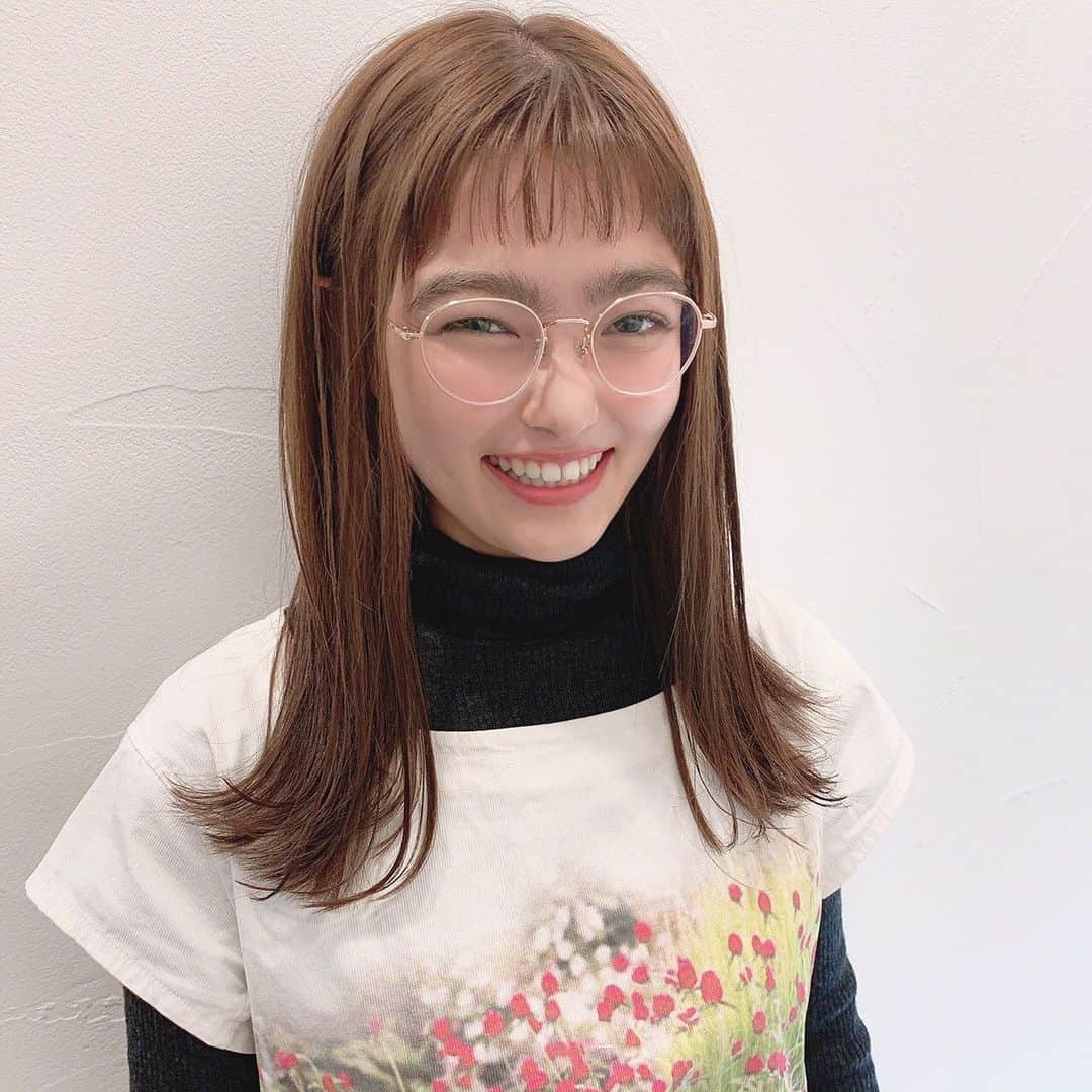 井上咲楽さんのインスタグラム写真 - (井上咲楽Instagram)「. 前髪きりました！おもいきってオンマユに、、 @lewinxiaochi ありがとうございます！笑 .」11月10日 21時52分 - bling2sakura