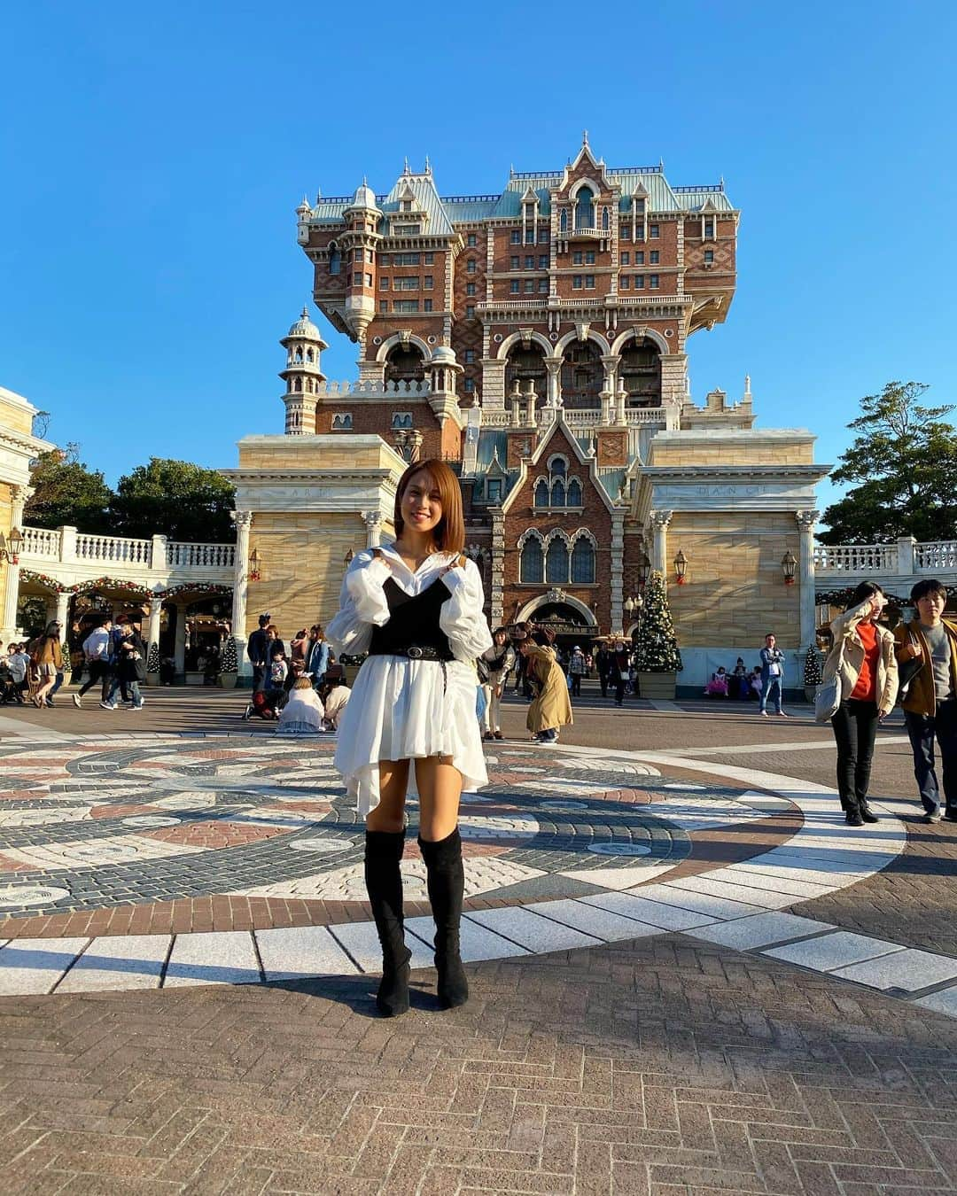 犬童美乃梨さんのインスタグラム写真 - (犬童美乃梨Instagram)「久しぶりのおやすみ🎄📸 . . #Disney #disneysea  #christmas」11月10日 22時02分 - minudo