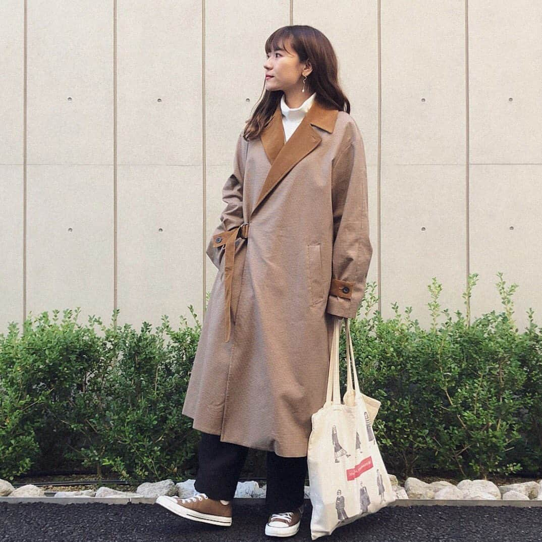 かほこ。さんのインスタグラム写真 - (かほこ。Instagram)「ㅤㅤㅤㅤㅤㅤㅤㅤㅤㅤㅤㅤㅤ ㅤㅤㅤㅤㅤㅤㅤㅤㅤㅤㅤㅤㅤ outer : #publictokyo tops : #uniqlo #uniqlou pants : #freaksstore bag : #journalstandard sneakers : #converse ㅤㅤㅤㅤㅤㅤㅤㅤㅤㅤㅤㅤㅤ 大好きな２人と遊ぶ日、大好きコートをおろしました✨メンズの物だけど、襟とベルトの切り替えと、ベルトでしめる感じに一目惚れしたの🥺❤️見づらいけどチェック柄！ ㅤㅤㅤㅤㅤㅤㅤㅤㅤㅤㅤㅤㅤ タートルのカットソーは、Uniqlo Uで1290円+税になってた時に購入しました！これもメンズ！形可愛くて茶色も買った❤︎ ㅤㅤㅤㅤㅤㅤㅤㅤㅤㅤㅤㅤㅤ 楽しい思い出はまた改めて載せよっと！ ㅤㅤㅤㅤㅤㅤㅤㅤㅤㅤㅤㅤㅤ #kaho_fashion」11月10日 22時19分 - xxokohakxx