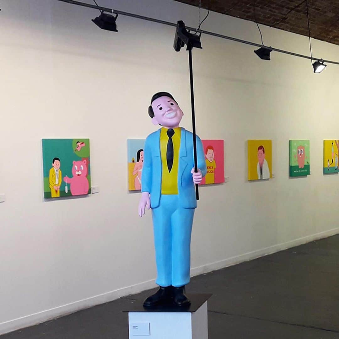 Vogue Taiwan Officialさんのインスタグラム写真 - (Vogue Taiwan OfficialInstagram)「#VogueExhibition﻿ ﻿ 西班牙黑色幽默創作鬼才Joan Cornellà即將二度訪台，舉辦「JOAN CORNELLÀ：I’M FULL OF SHIT 台北特展 2019」，帶來數十件全新作品、限量版畫及兩座自拍系列雕塑，同時今年發行的最新畫《Everyone Dies Alone》也將於展期間限定販售。﻿ ﻿ 來自巴賽隆納的 Joan Cornellà，經常以性、宗教、種族、政治為創作題材，以獨特視角與超現實的鮮豔色彩，將當代社會的禁忌題材轉入他獨有的奇詭風格。﻿ ﻿ Joan Cornellà 筆下人物常帶有空洞虛無的眼神，以及無論面對任何狗屁倒灶或光怪陸離，都掛在臉上的一抹詭異微笑。﻿ ﻿ 這次首度來台的兩座自拍系列雕塑，堪稱 Joan Cornellà 最經典也最受歡迎的作品之一，以諷刺當代自拍文化的題材，卻引來大量觀眾於作品前自拍，以嘲弄觀眾的方式來取悅觀眾，大抵也只有 Joan Cornellà 能做得如此理所當然。﻿ ﻿ 📆時間：2019 年 11 月 15 日（五） – 12 月 8 日（日）11:00 – 18:00﻿ 📍地點：台灣設計館 04 展區（台北市光復南路133號／松山文創園區內）﻿ 📍票價：200 元﻿ 📍售票單位：KKTIX、FamiPort（機台選 KKTIX 售票）﻿ ﻿ #JoanCornella #松山文創園區 #台灣設計館 #silvia」11月10日 22時25分 - voguetaiwan