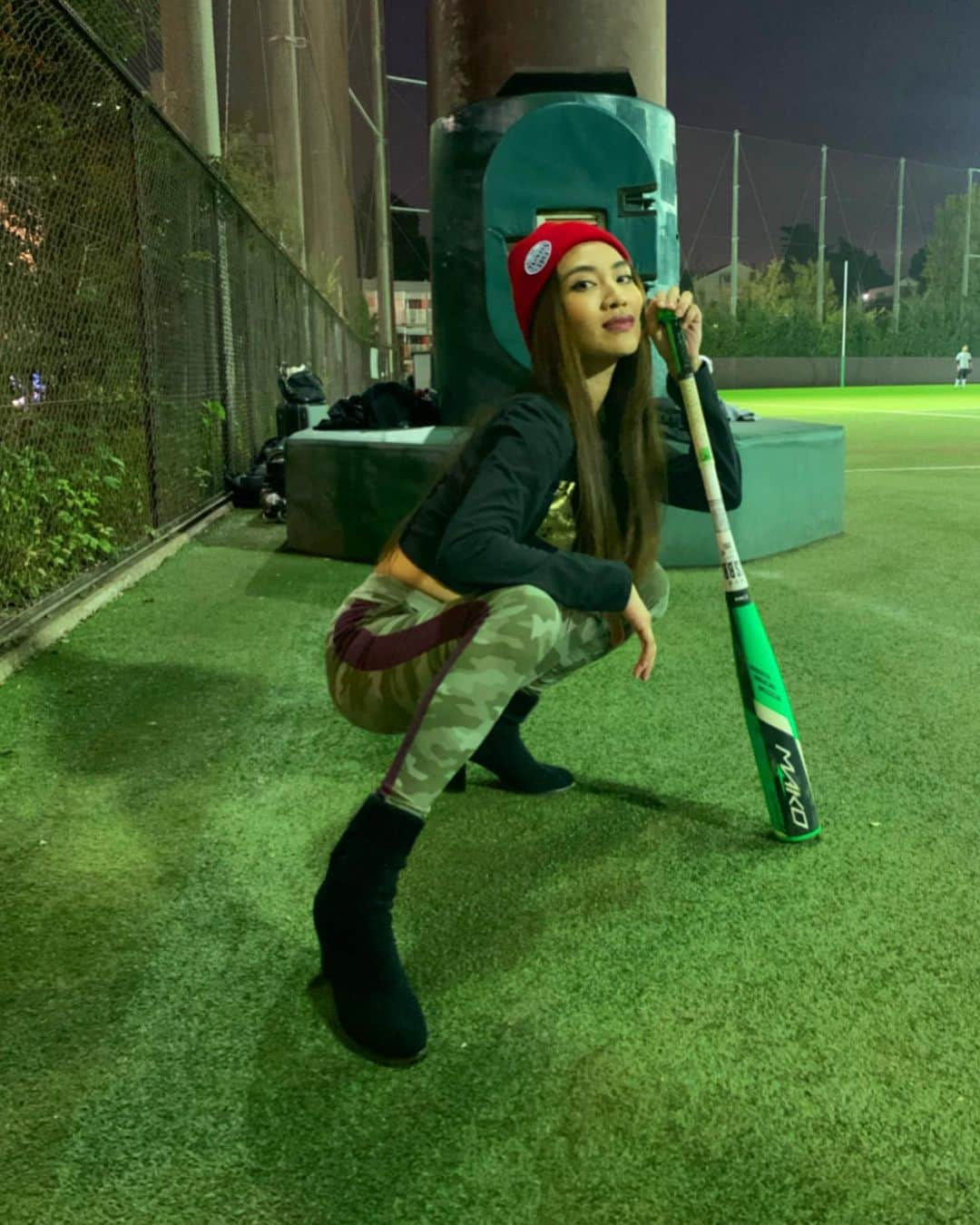 青山めぐさんのインスタグラム写真 - (青山めぐInstagram)「かかってこいや！！！！⚾️☄️💥 #野球 #草野球 #ナイター #鬼寒 #newera #hm #victoriassecret #jillstuart #sporty #sportystyle #ootd #fashion」11月10日 22時30分 - megu_19880928