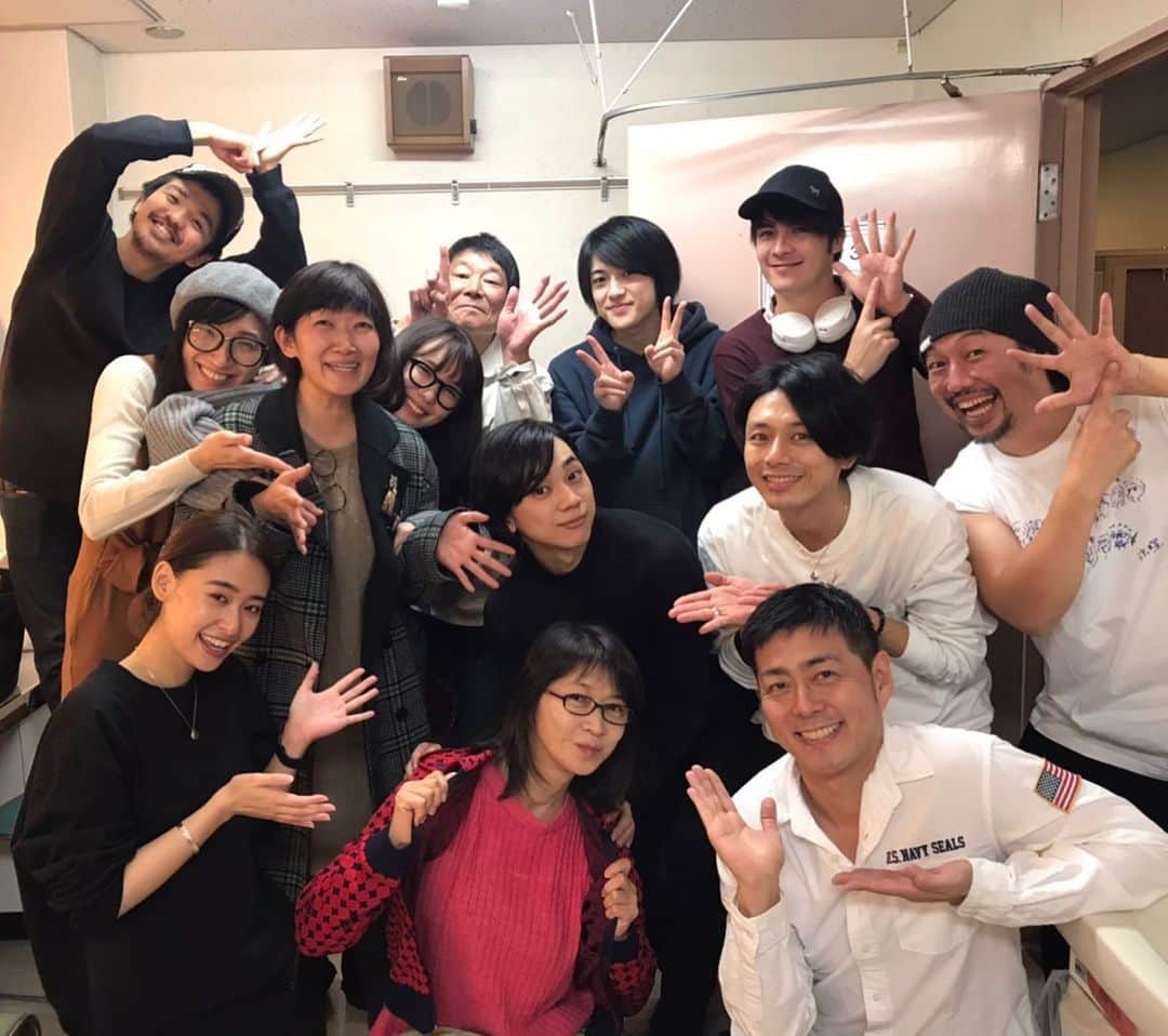 冨森ジャスティンのインスタグラム：「福岡公演ありがとうございましたー！ そして田中美佐子さん、60歳！ 誕生日おめでとうございます🎊🎂 全然還暦に見えないし、いつも若々しくてキュートな優しい先輩です😊 さぁ、次は東京公演！ お楽しみに！ #タクフェス #流れ星」
