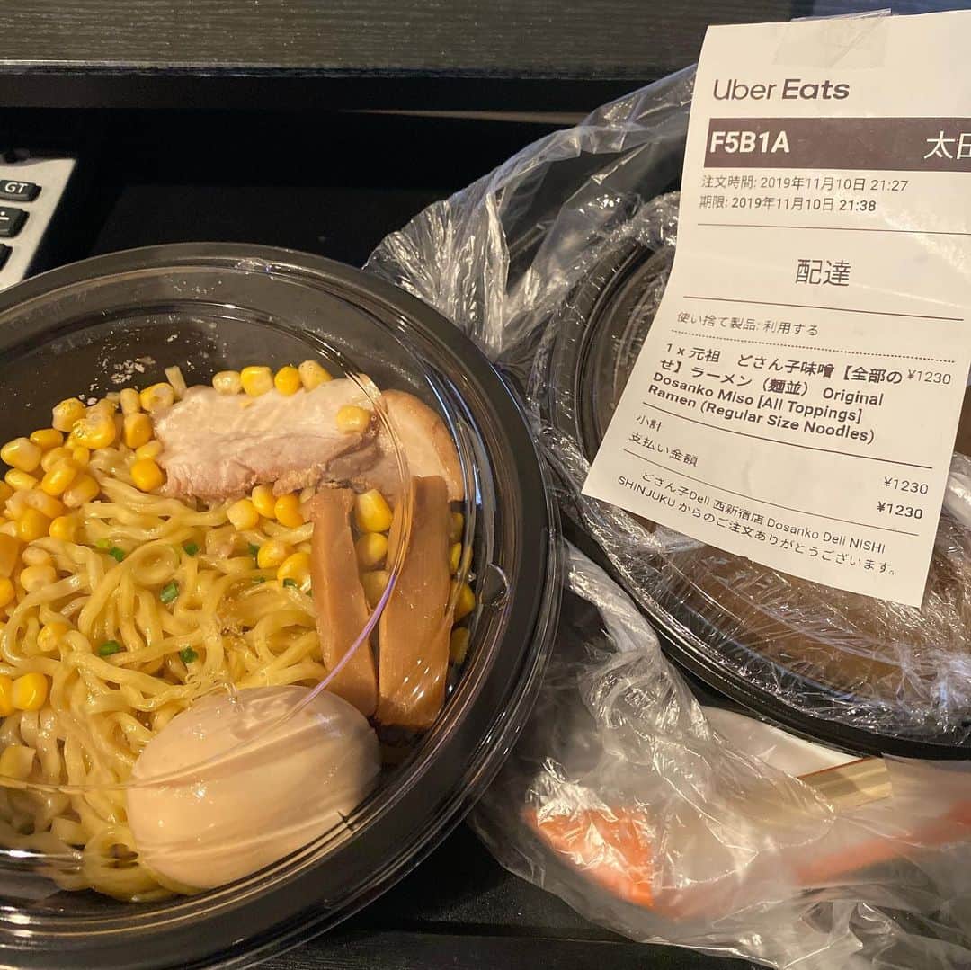 　株本祐己のインスタグラム：「最近ウーバーイーツ、ミス多いなぁ  今回はカレー頼んだのに全く違う店のラーメンが来たよ、まあ食うけど。」