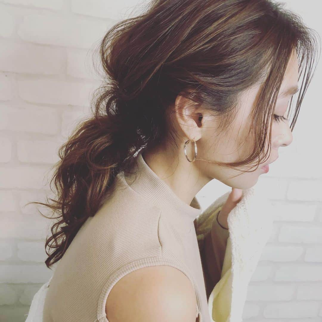 中野美容院・中野美容室 Premier Modelsのインスタグラム：「◉ブリーチ剤：Schwarzkopf_FIBREPLEX schwarzkopfjapan . . ◉カラー剤：WELLA wella_creativecolor . . ◉スタイリング剤：ポリッシュオイル…」 Kajihairグロスグレージュ ◉ブリーチ剤：Schwarzkopf_FIBREPLEX schwarzkopfjapan . . ◉カラー剤：WELLA_KOLESTON PERFECT wella_creativecolor @streeters7075 . ◉スタイリング剤：ポリッシュオイル napla_official . . ◉ヘアビューロンs . .  担当プロデューサー KAJI streeters中野NEＷ OPEN★ NET予約は、プロフィールのURLから^ ^ 東京都中野区中野5-66-4  #ヘアスタイル #髪型 #ヘアセット #ヘアアレンジ #ヘアカラー #カラー #model #updo #hair_videos#モデル #ヘアカタログ#hair #wella #撮影 #fashion #instafashion #hm #zara #forever21 #uniqlo #gu #bob #updo #haircolor #longhair #hairstyle#中野#中野美容院  中野__イルミナカラー 人気」