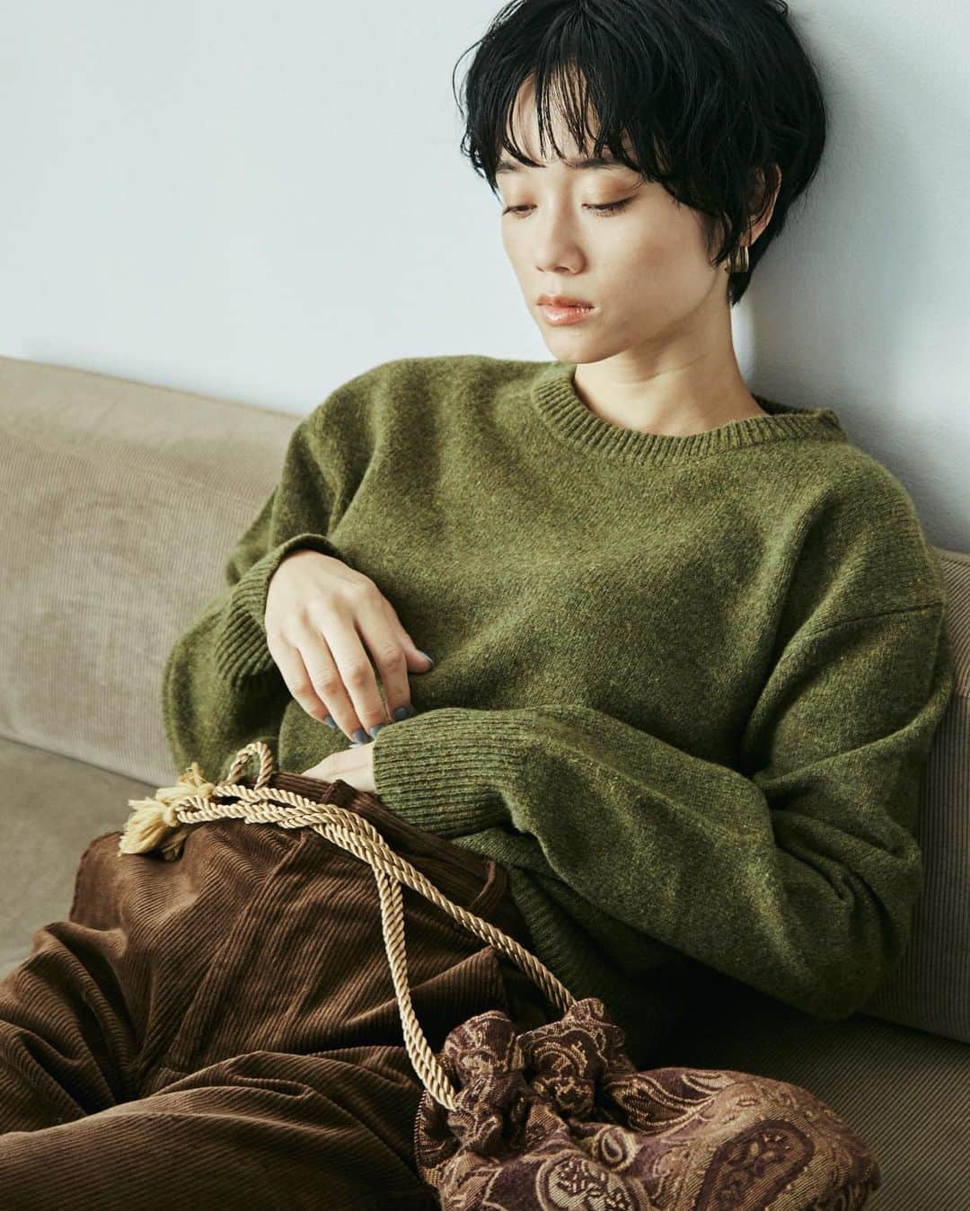 Ungridさんのインスタグラム写真 - (UngridInstagram)「. 【November Knit Collection】 #ウォッシャブルラムウールニット オフホワイト/イエロー/パープル/ブラウン/カーキ ¥7,700(tax in) _______________________________________ 素材感は少しコシがあり、着用した時に出るシルエットがコンパクトでかわいい1枚。 カラーも鮮やかで、杢調のカラーがキャッチー！！ . stylnig item〉 #コーデュロイストレッチフレアパンツ オフホワイト/ブラウン ¥9,900(tax in) _____________________________________ 公式通販サイトRUNWAY channelは、 @ungrid_official #TOPページURLよりチェック✔︎ . アイテム詳細はタグをチェック🏷 . #ungrid #ungrid_official」11月10日 14時32分 - ungrid_official