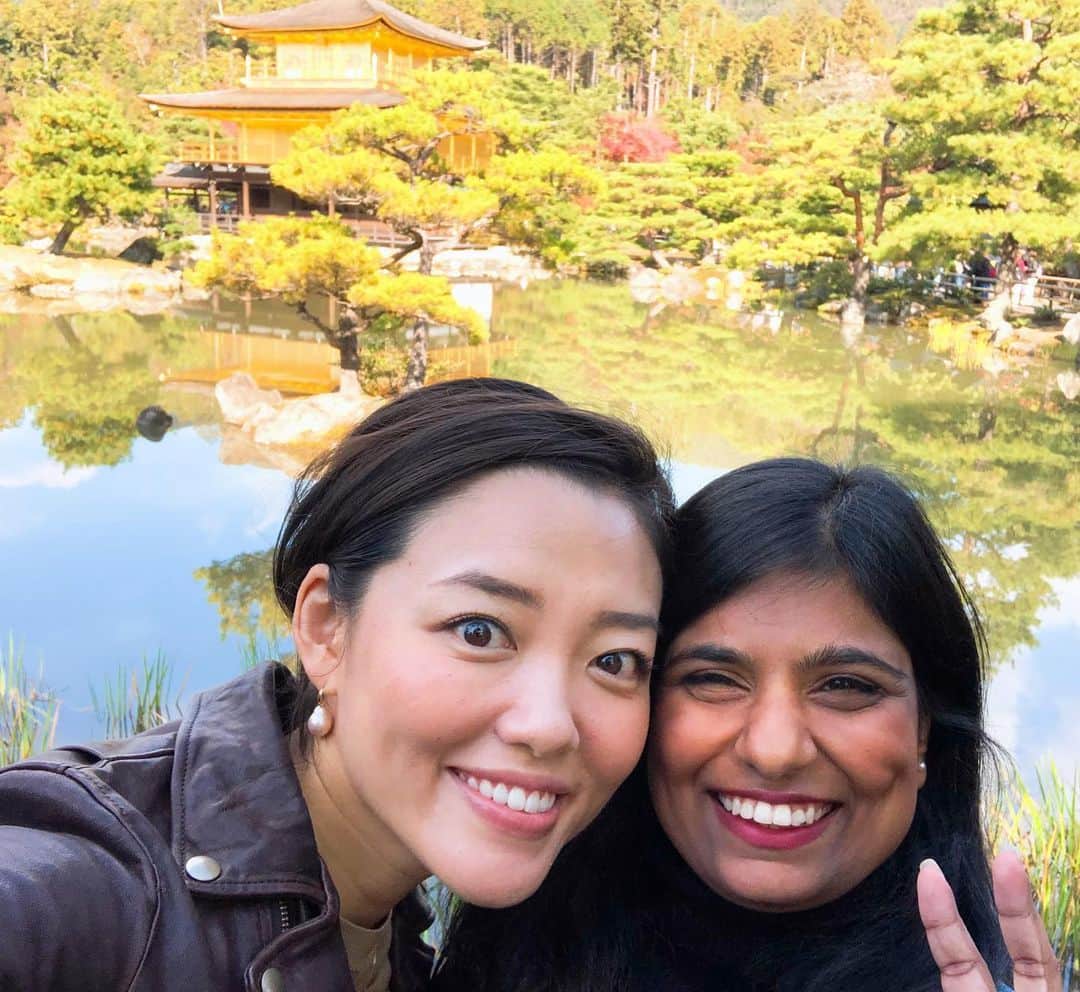 阿部優貴子のインスタグラム：「大学院のゼミのみんなで、京都旅行！！！🥰🍁 うちのゼミは留学生が多いのでみんなの引率も兼ねて… 天気も良くて最高でした！まずは無難に金閣寺からスタート🍁  #kyoto #kinkakuji #京都 #金閣寺　#wbs #あべゆき大学院life #あべゆきtrip」