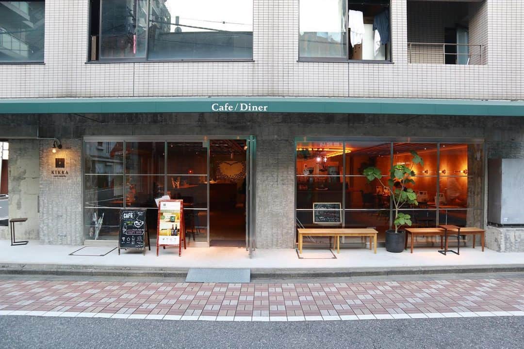 石井輝明さんのインスタグラム写真 - (石井輝明Instagram)「馬喰町。 今日は大宮でアイロンヘッドの1日イベント。 ただただ楽しい1日。  #kikka #cafe #coffee #カフェ #東京カフェ #馬喰町カフェ #カフェ芸人 #思い返してみたら #ほぼ毎日がただただ楽しい1日 #それでご飯食べれてることに感謝 #ありがたい話 #ずっとノンストレス #助かります #助かりすぎてます」11月10日 15時14分 - comandanteishii