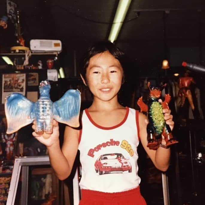 のインスタグラム：「怪獣ソフビを集め出した頃の写真。 小学5年生。 下北沢の懐かし屋にて。  #オモ写 #ソフビ #ソフトビニール人形 #ソフトビニールフィギア #sofvi #ゴジラ #ウルトラマン #怪獣 #特撮 #昭和 #フィギュア #怪獣ソフビ #Kaiju #コレクション #ゴモラ  #ラドン #ブルマァク  #マルサン  #特撮ヒーロー #なべやかん #なべやかんコレクション」